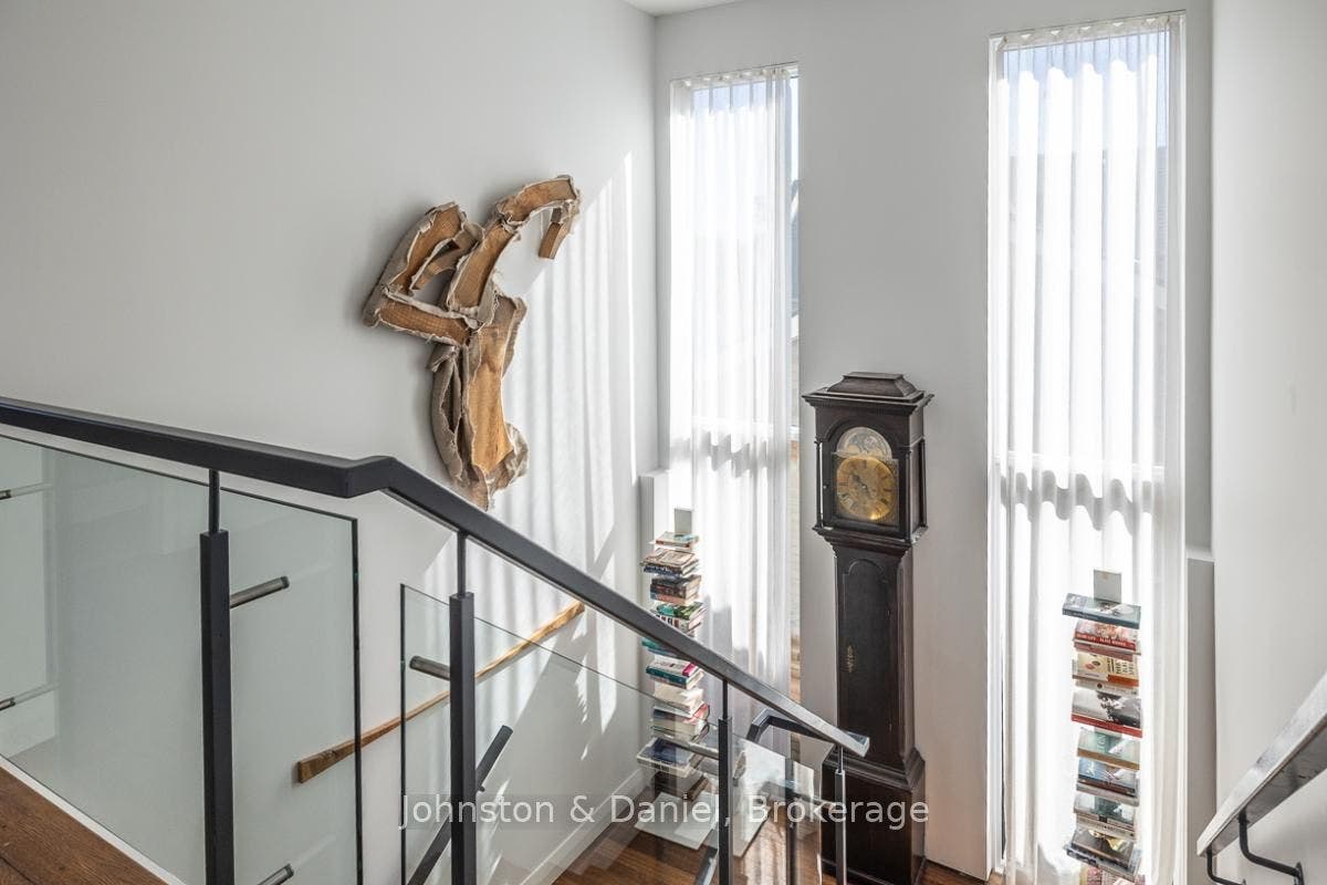 44 Standish Avenue, Toronto C, Toronto ON M4W 3B1