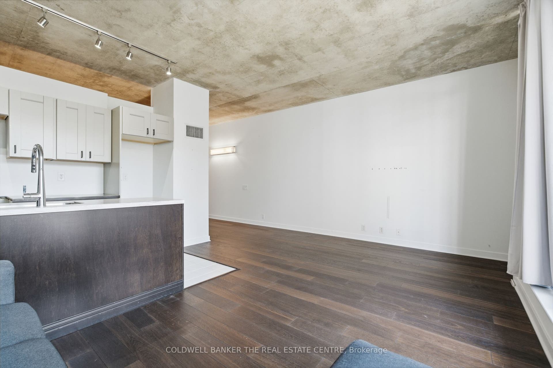 36 Charlotte Street, #501, Toronto C, Toronto ON M5V 3P7 Open Concept Dining/Living Are