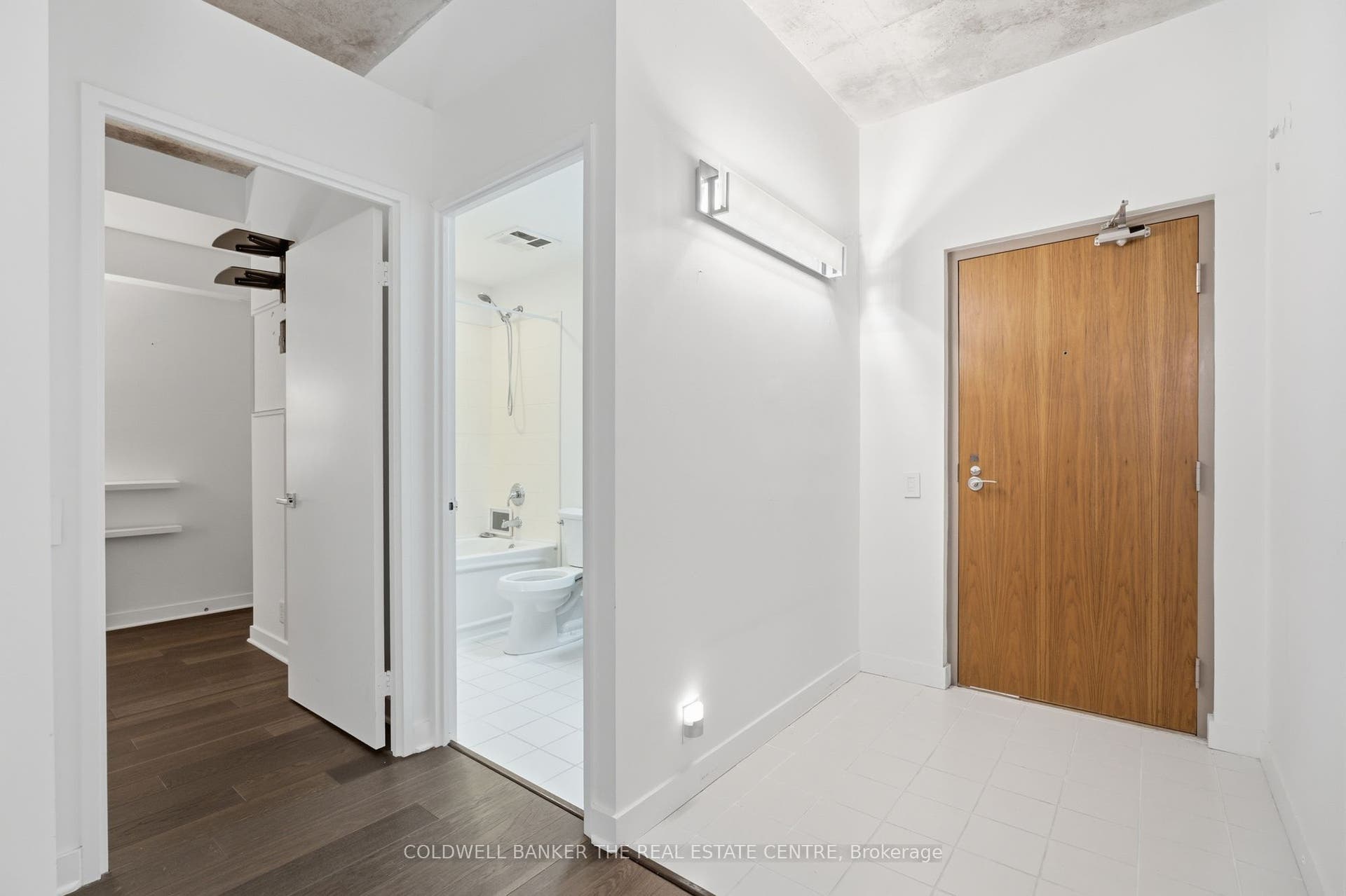 36 Charlotte Street, #501, Toronto C, Toronto ON M5V 3P7 Foyer