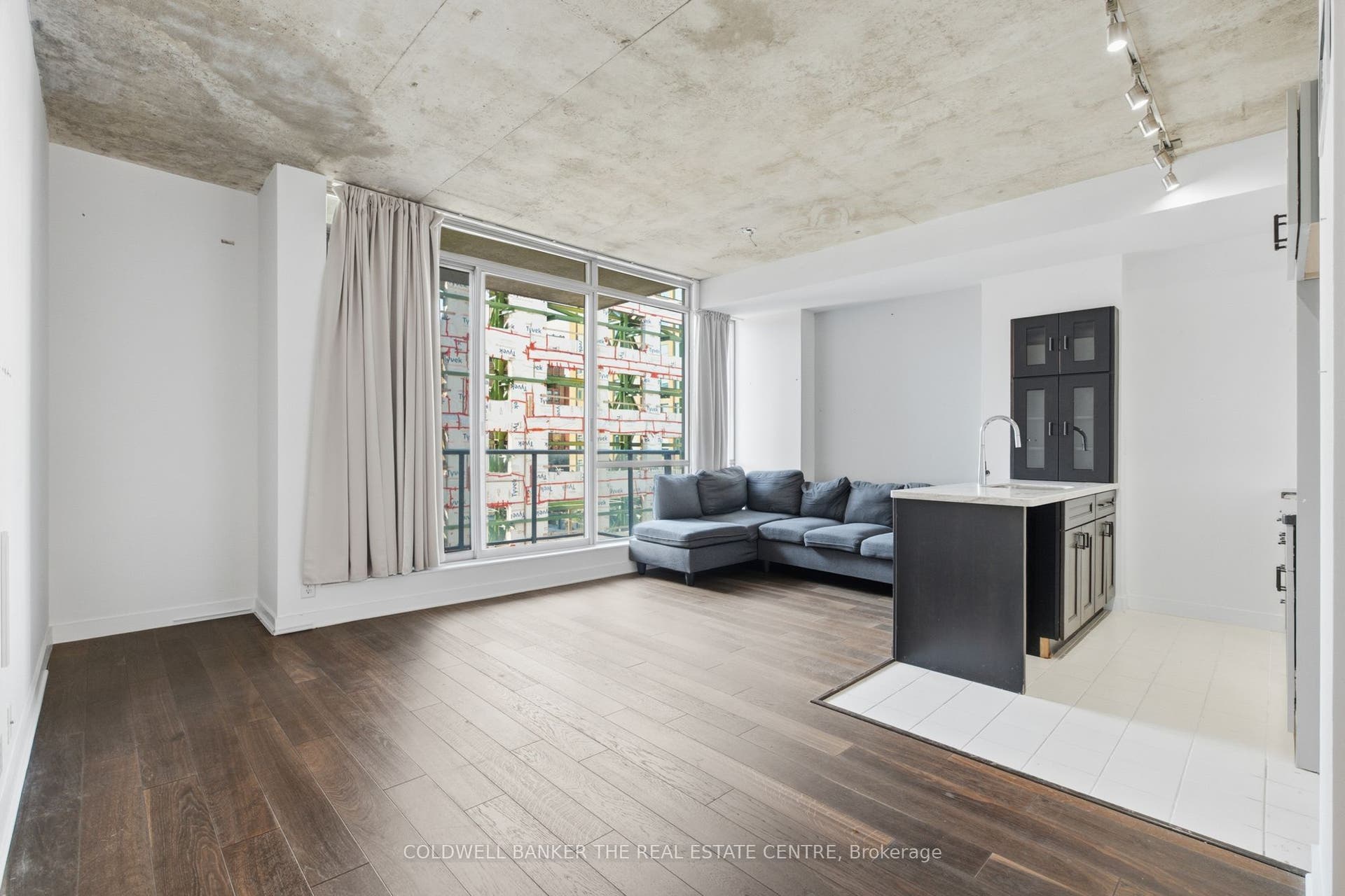 36 Charlotte Street, #501, Toronto C, Toronto ON M5V 3P7 Large Living Area