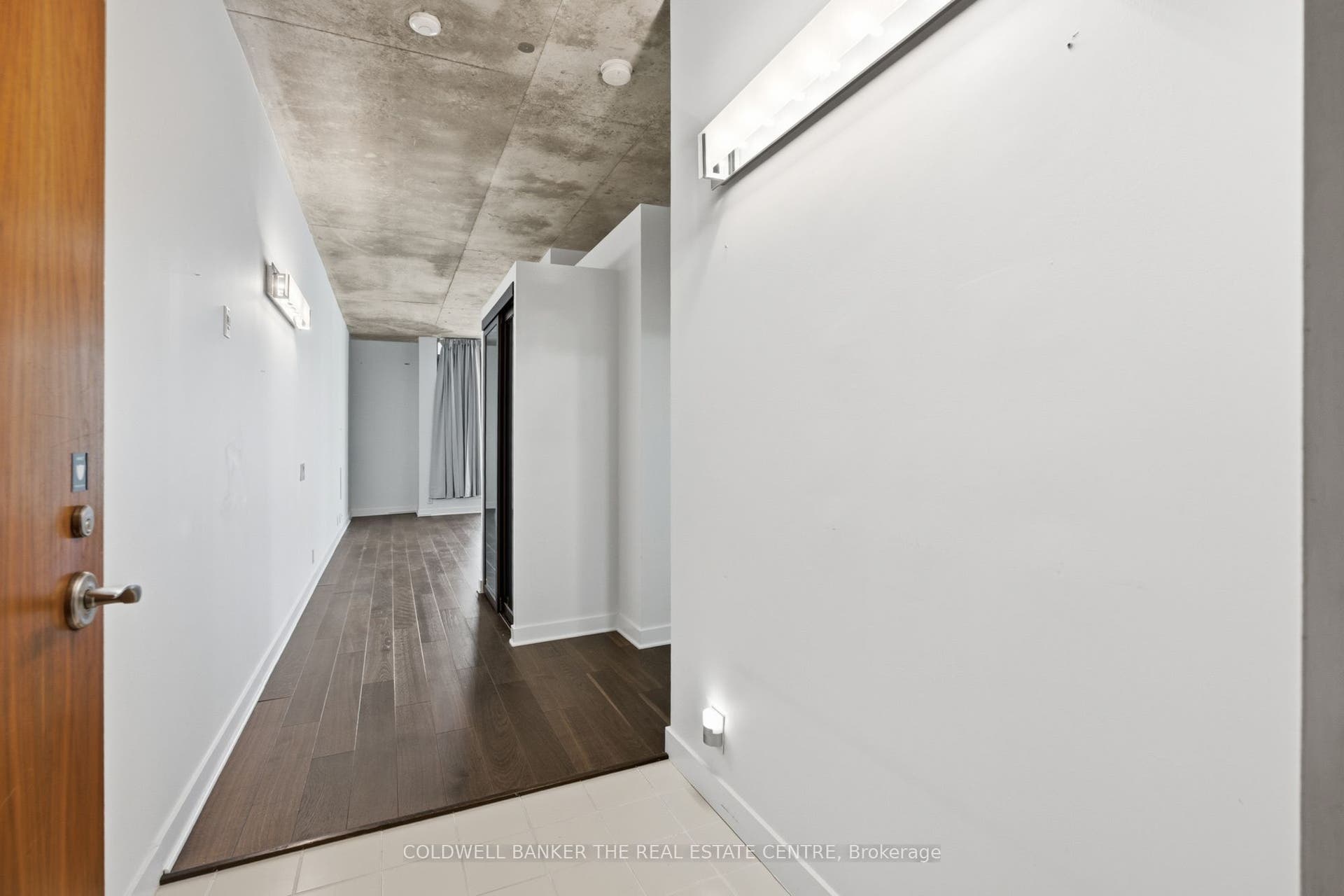 36 Charlotte Street, #501, Toronto C, Toronto ON M5V 3P7 Foyer