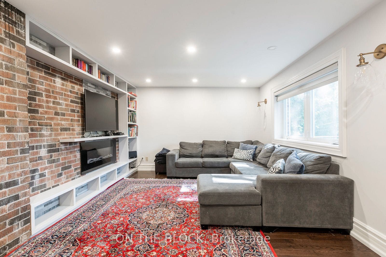 21 Craigmore Crescent, Toronto C, Toronto ON M2N 2Y2 21 Craigmore Crescent, Toronto C, Toronto ON M2N 2Y2