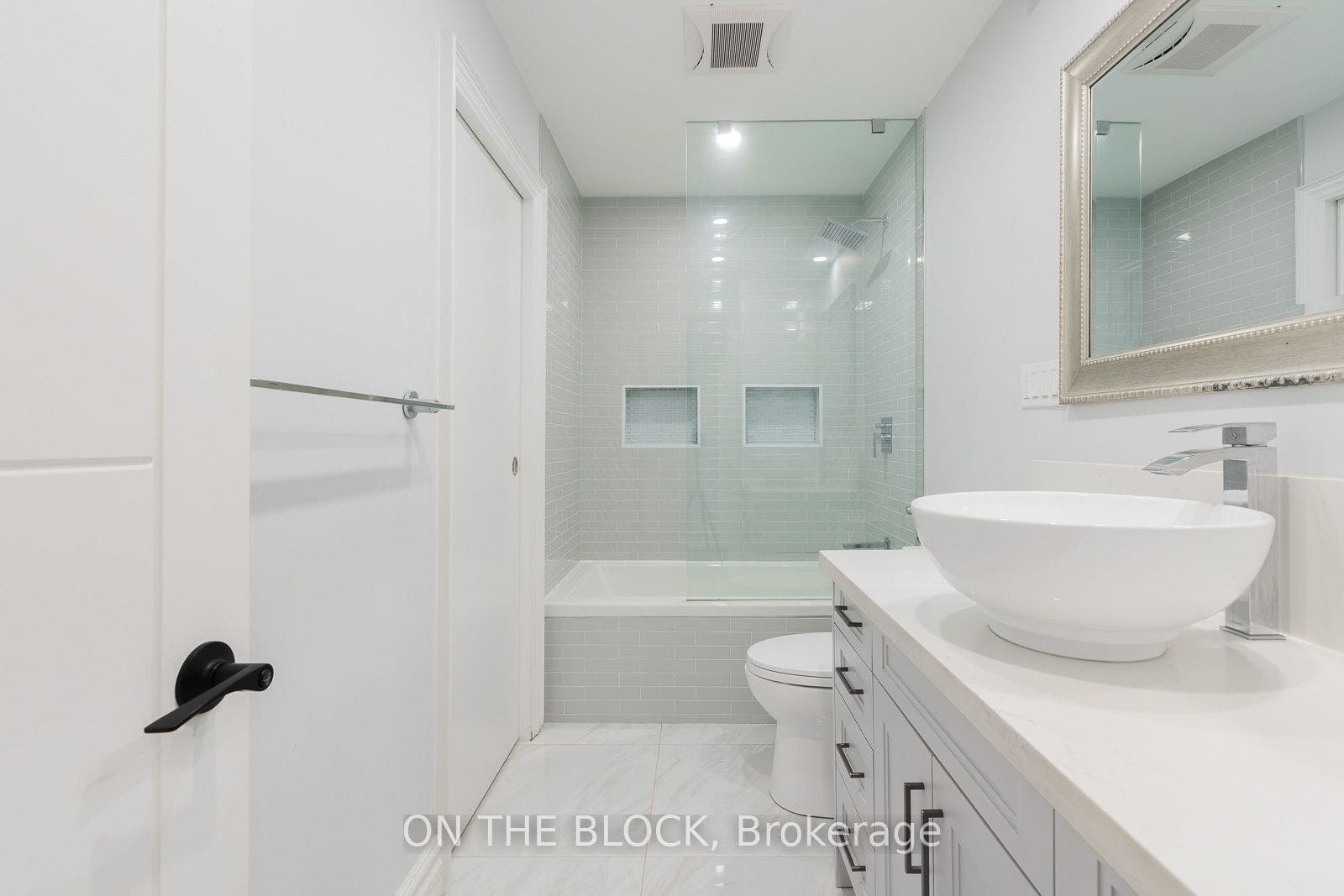 21 Craigmore Crescent, Toronto C, Toronto ON M2N 2Y2 21 Craigmore Crescent, Toronto C, Toronto ON M2N 2Y2