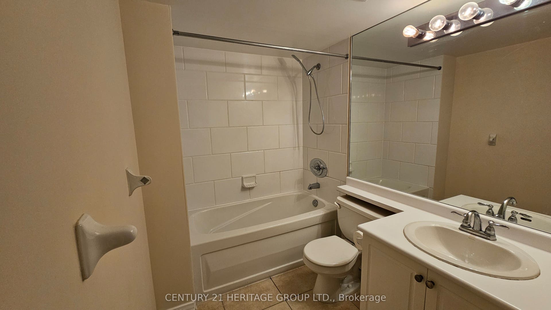 451 Rosewell Avenue, #202, Toronto C, Toronto ON M4R 2H8
