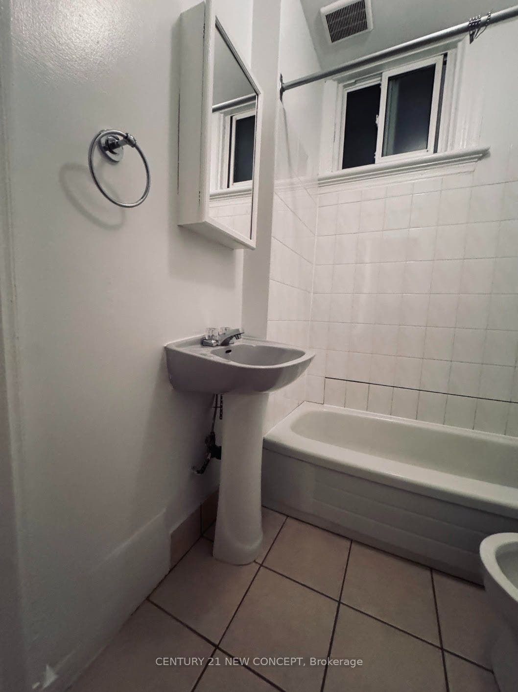 585 Parliament Street, #Upper Level, Toronto C, Toronto ON M4X 1P9 585 Parliament Street, #Upper Level, Toronto C, Toronto ON M4X 1P9
