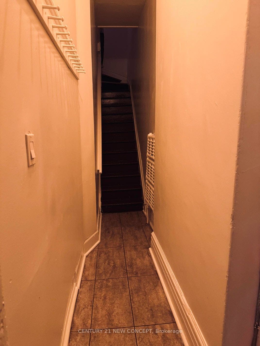 585 Parliament Street, #Upper Level, Toronto C, Toronto ON M4X 1P9 585 Parliament Street, #Upper Level, Toronto C, Toronto ON M4X 1P9