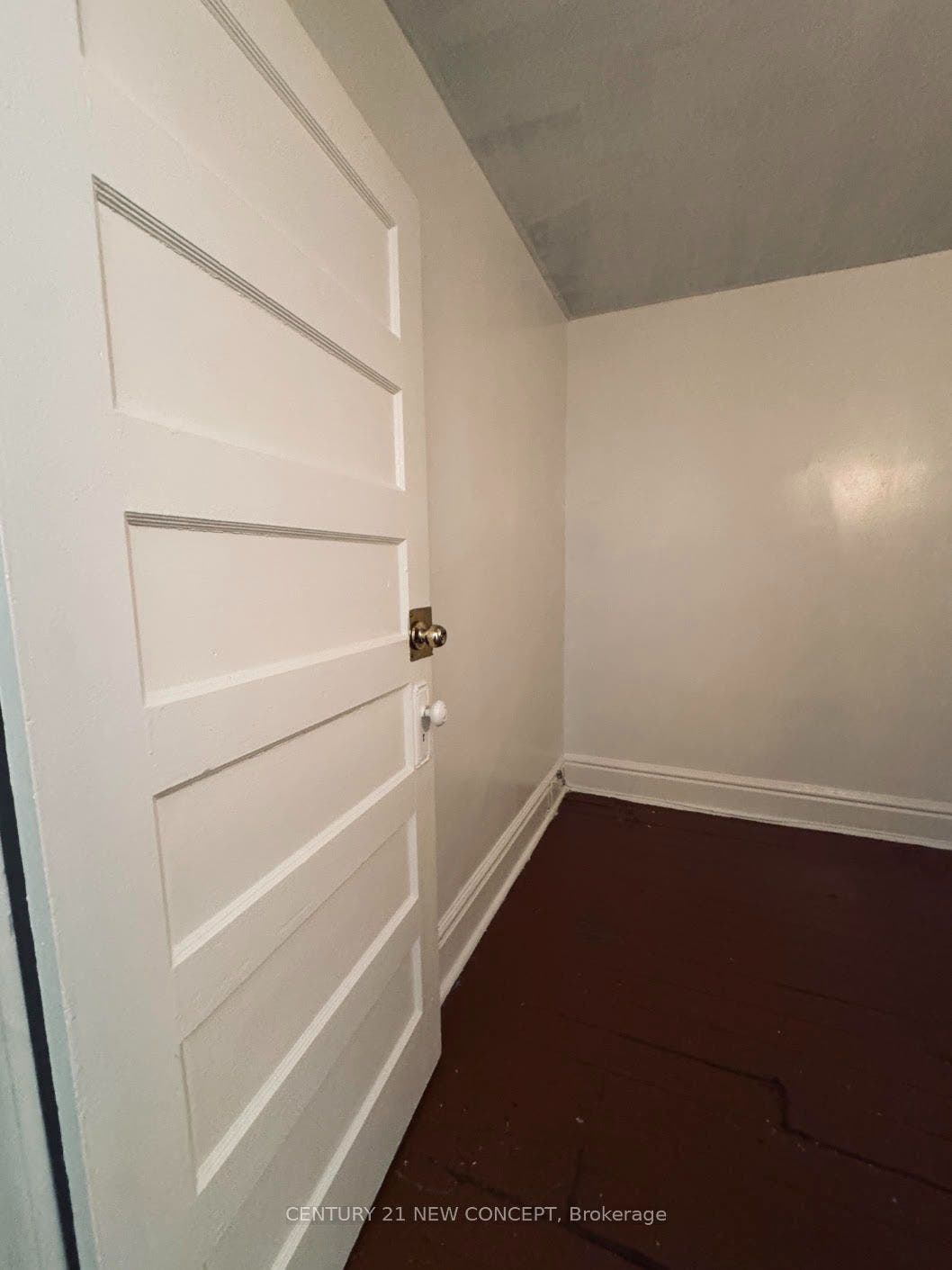 585 Parliament Street, #Upper Level, Toronto C, Toronto ON M4X 1P9 585 Parliament Street, #Upper Level, Toronto C, Toronto ON M4X 1P9