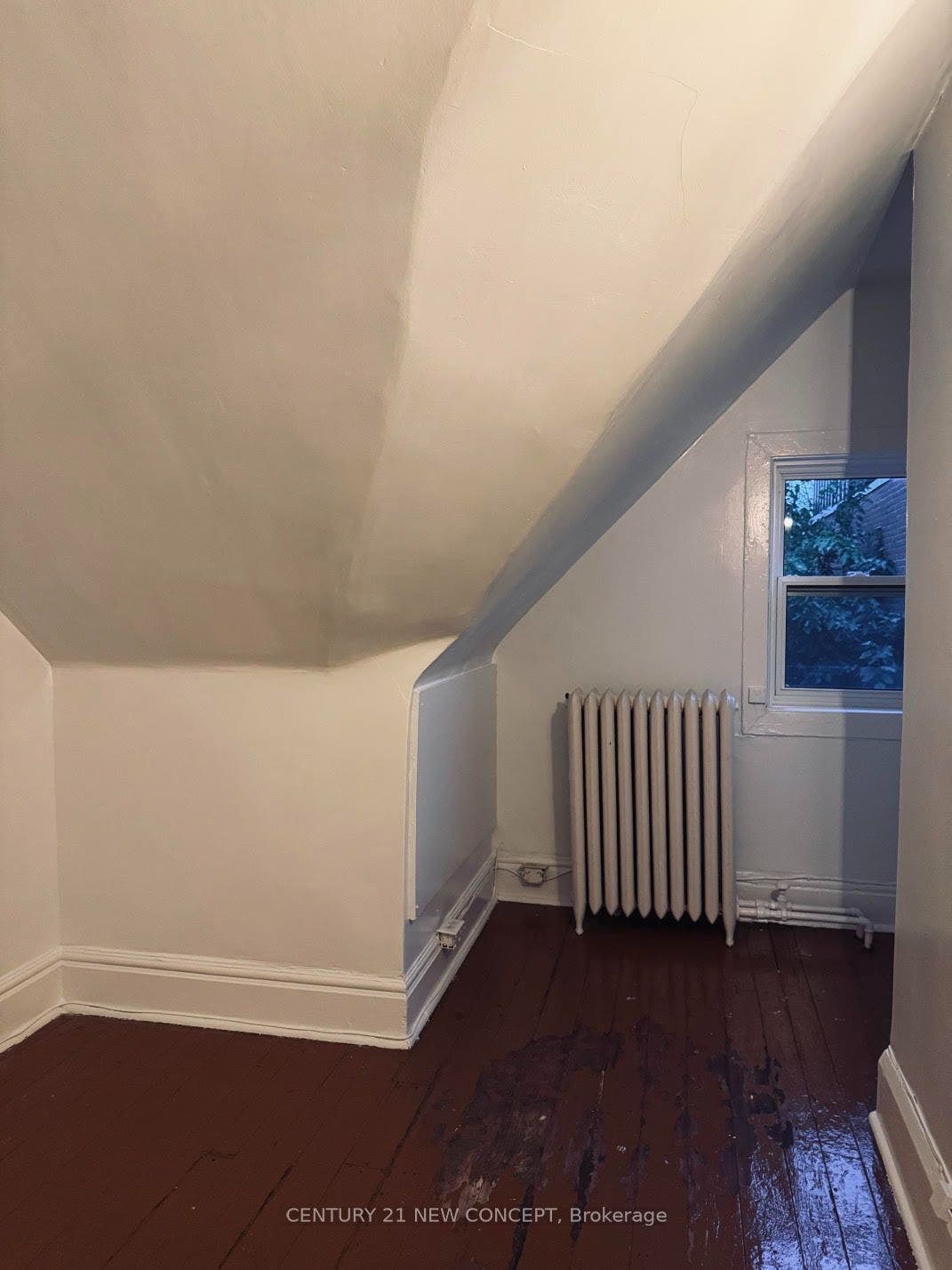 585 Parliament Street, #Upper Level, Toronto C, Toronto ON M4X 1P9 585 Parliament Street, #Upper Level, Toronto C, Toronto ON M4X 1P9