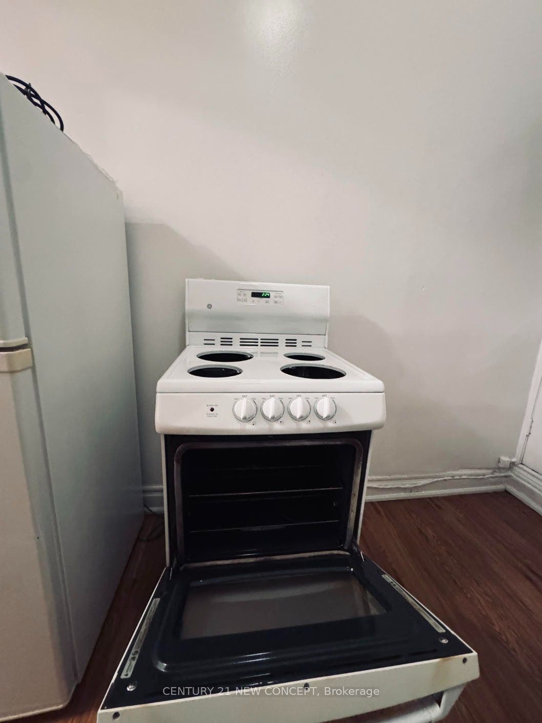 585 Parliament Street, #Upper Level, Toronto C, Toronto ON M4X 1P9 585 Parliament Street, #Upper Level, Toronto C, Toronto ON M4X 1P9