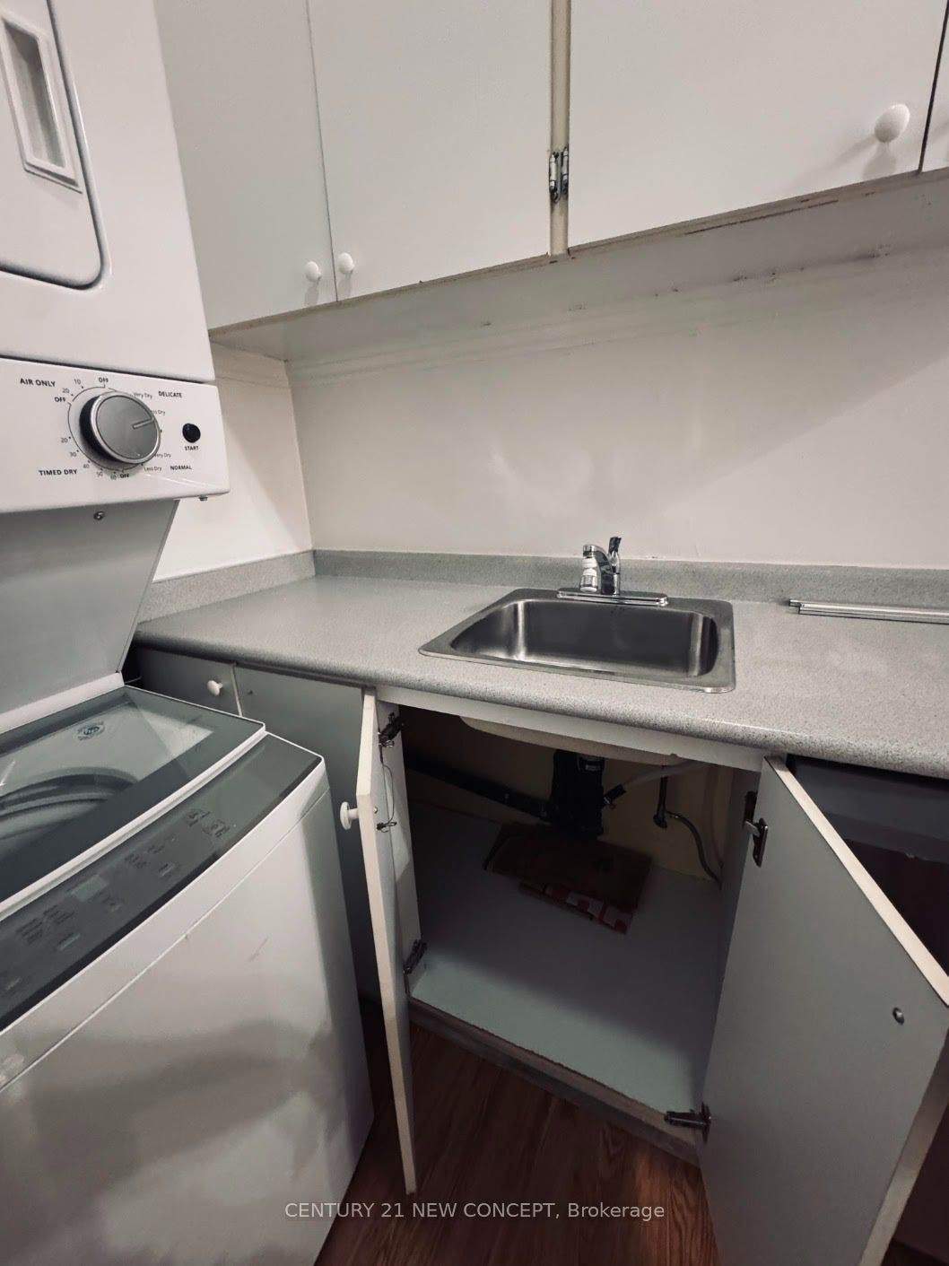 585 Parliament Street, #Upper Level, Toronto C, Toronto ON M4X 1P9 585 Parliament Street, #Upper Level, Toronto C, Toronto ON M4X 1P9