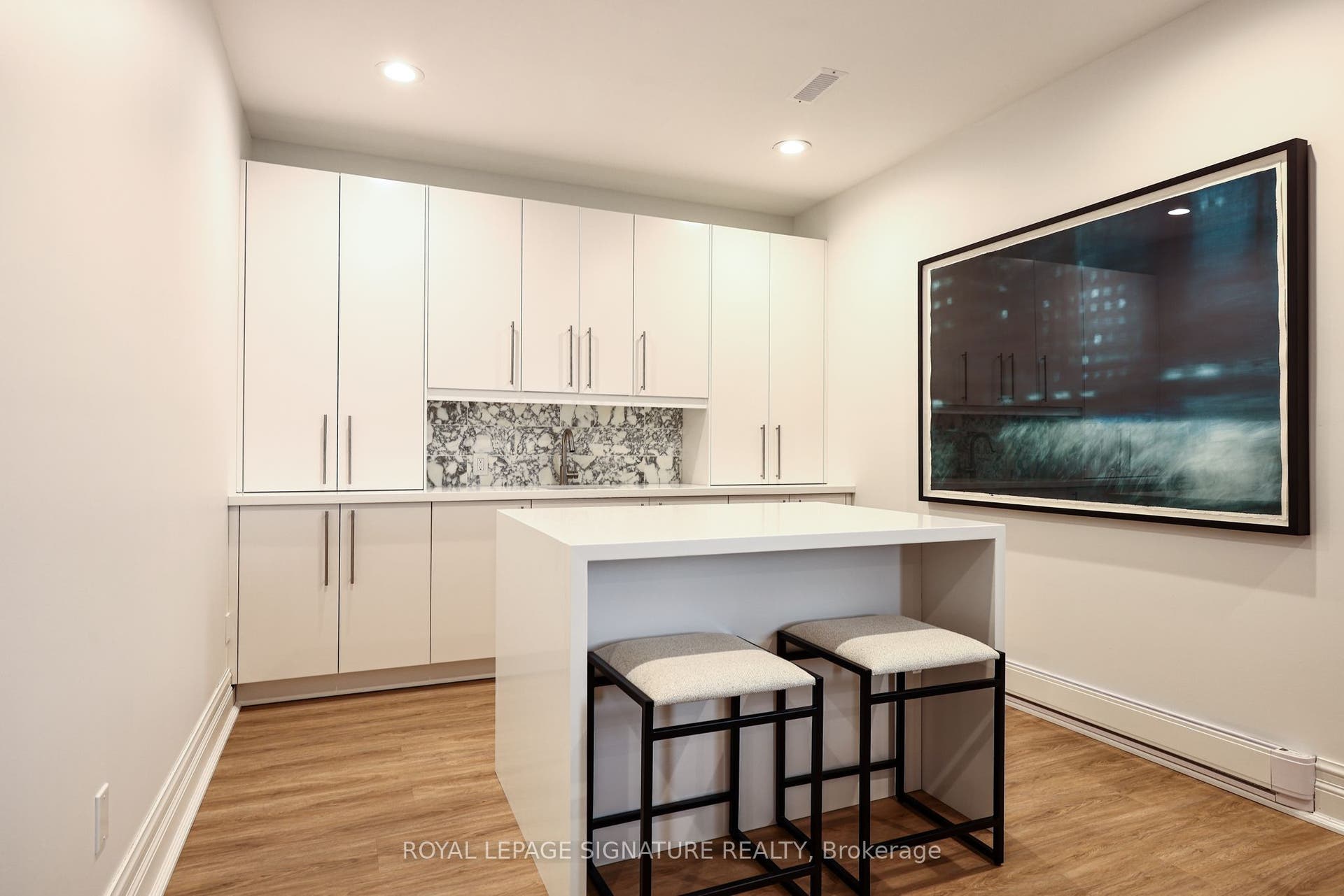 6 Vernham Avenue, Toronto C, Toronto ON M2L 2B2