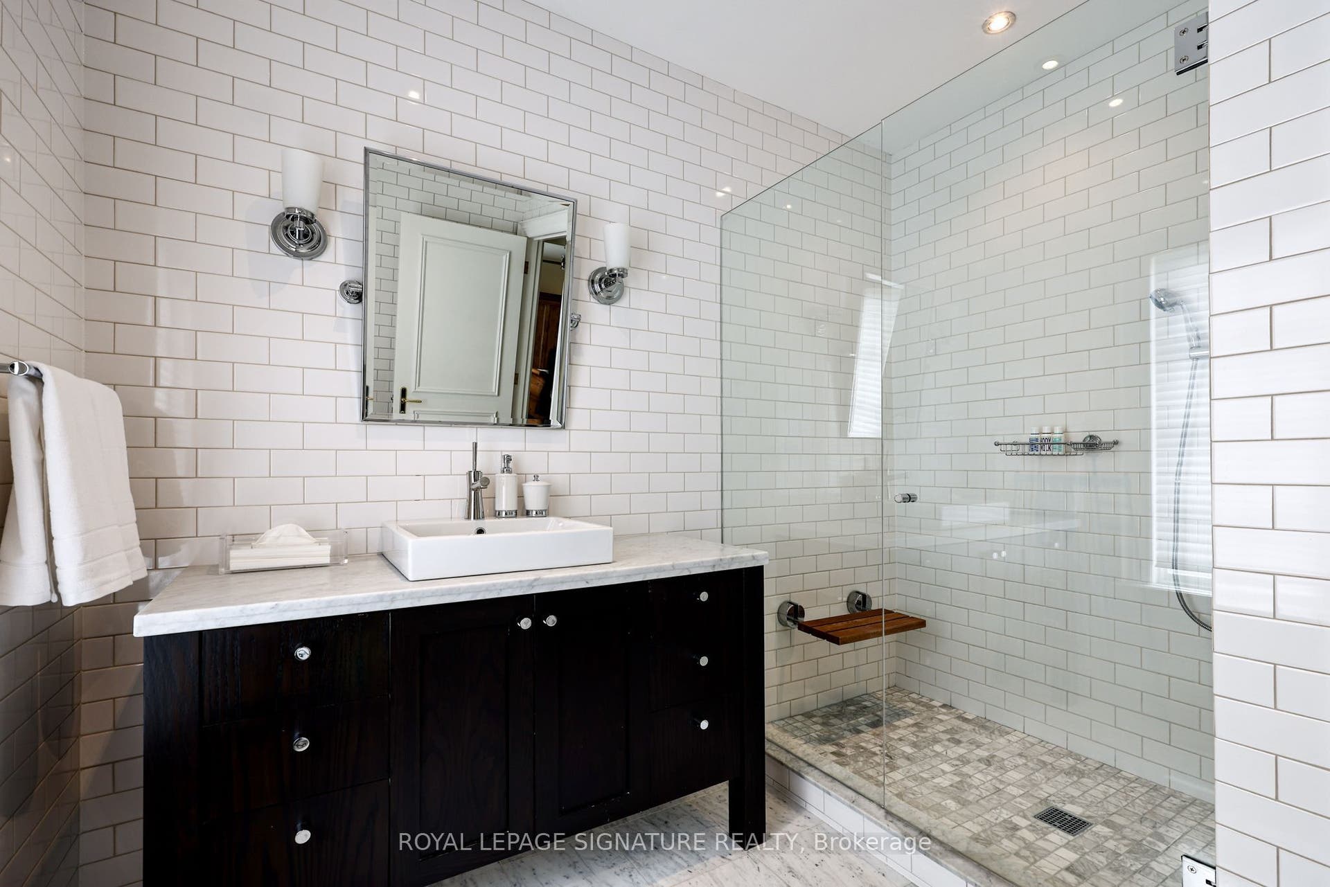 6 Vernham Avenue, Toronto C, Toronto ON M2L 2B2
