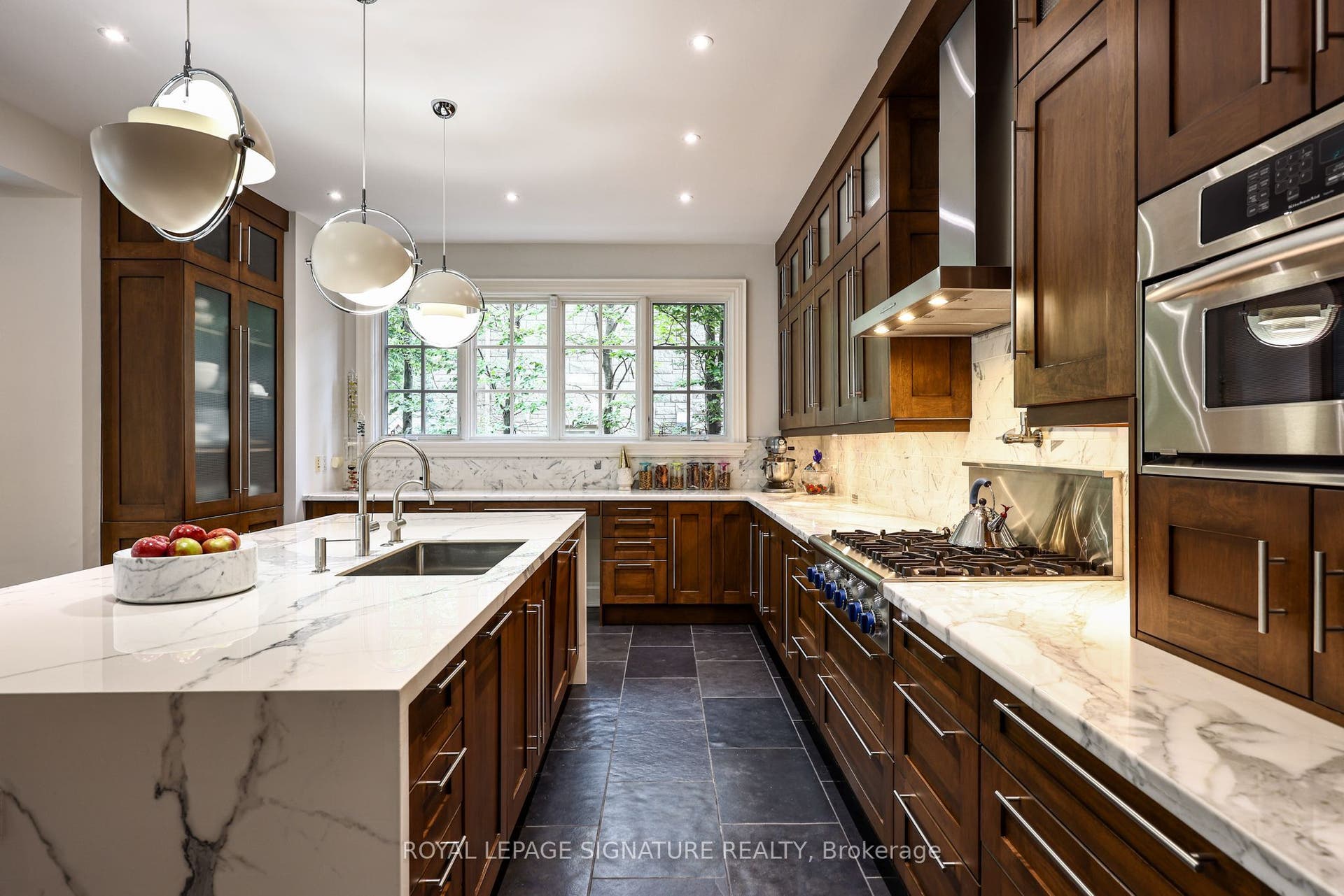 6 Vernham Avenue, Toronto C, Toronto ON M2L 2B2