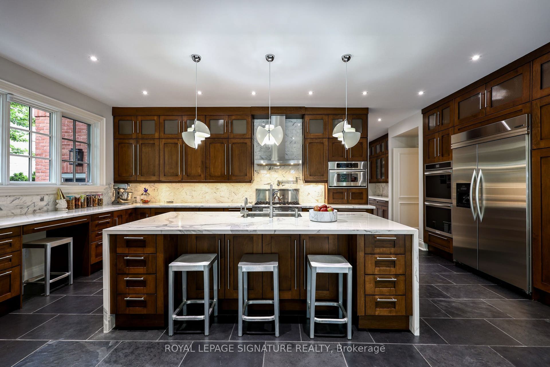 6 Vernham Avenue, Toronto C, Toronto ON M2L 2B2