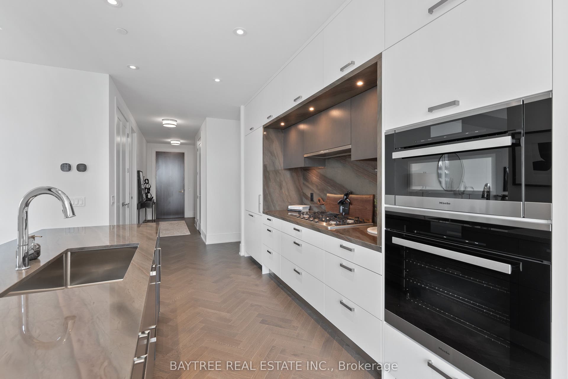 455 Wellington Street W, #1108, Toronto C, Toronto ON M5J 2R2