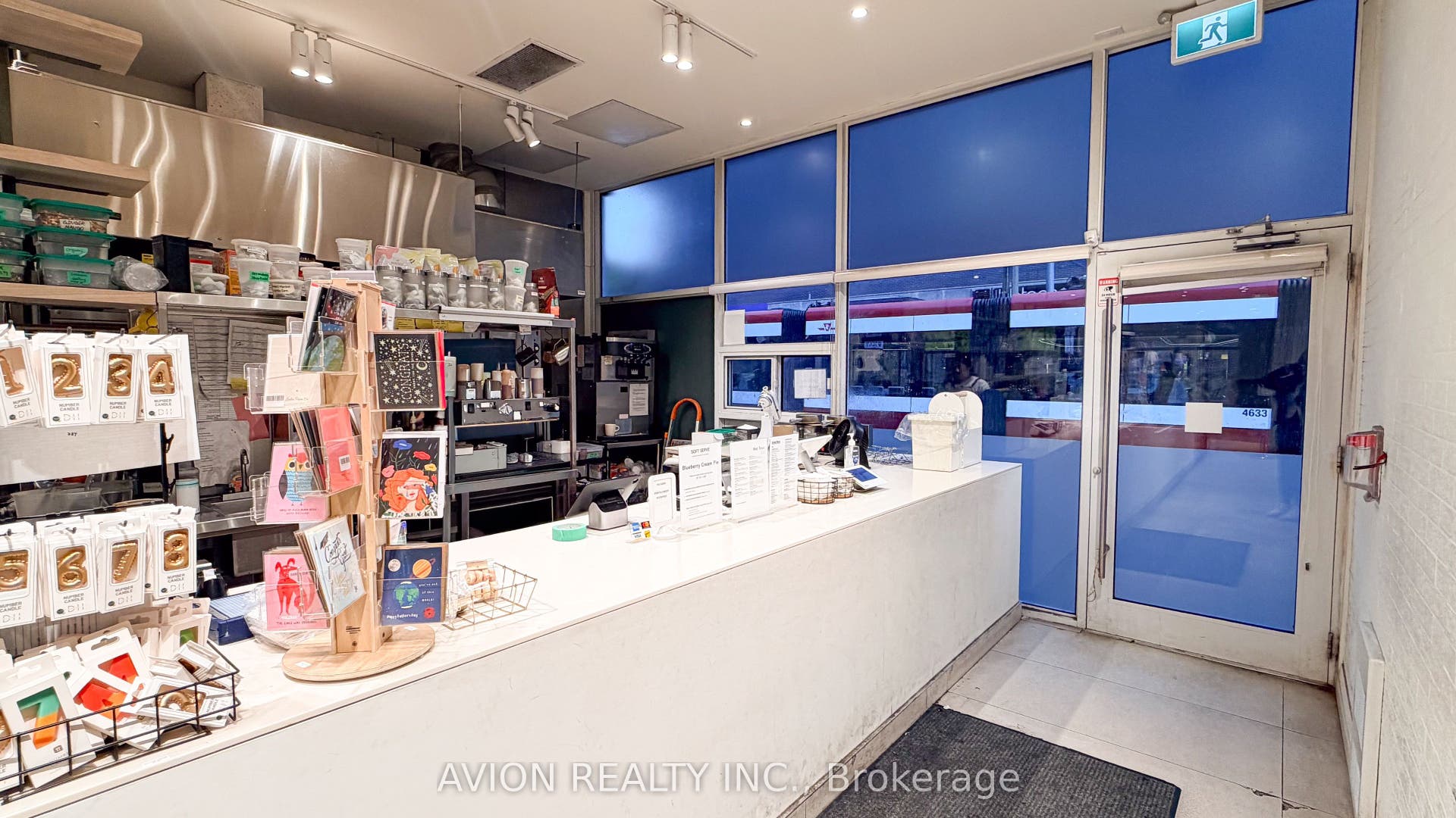 114 DUNDAS Street W, Toronto C, Toronto ON M5G 1C3
