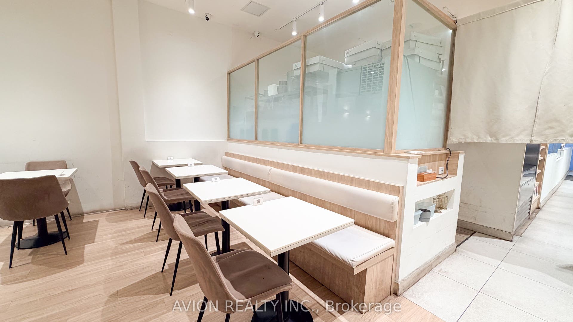 114 DUNDAS Street W, Toronto C, Toronto ON M5G 1C3
