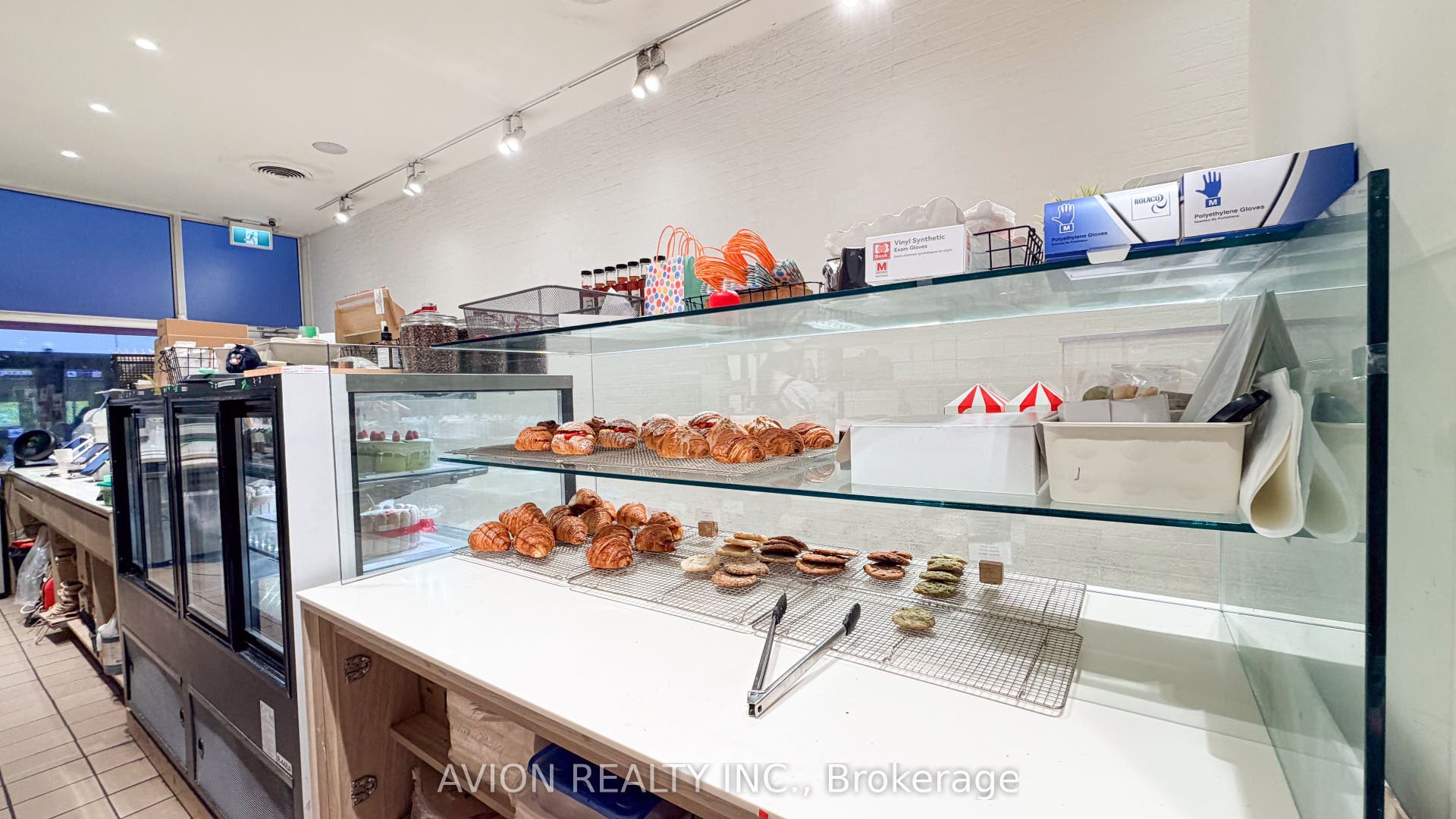 114 DUNDAS Street W, Toronto C, Toronto ON M5G 1C3