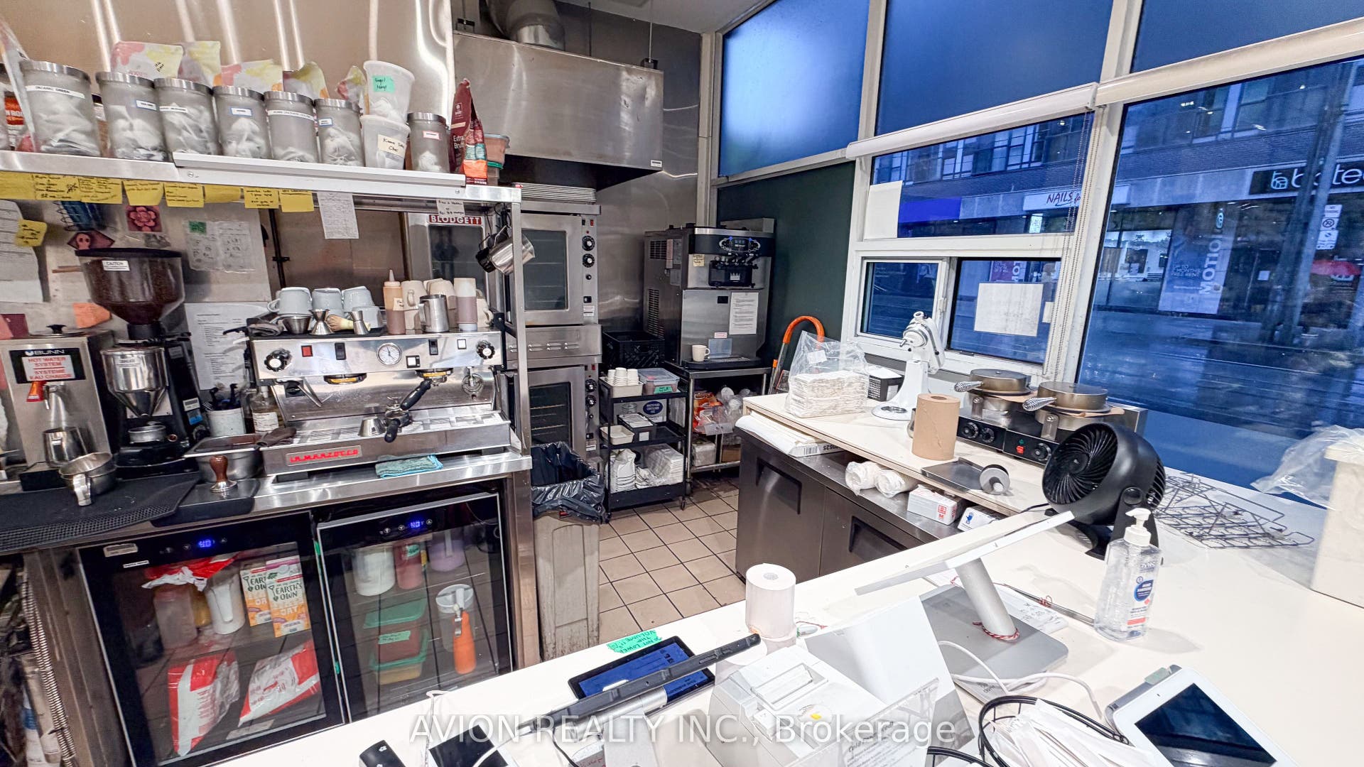114 DUNDAS Street W, Toronto C, Toronto ON M5G 1C3