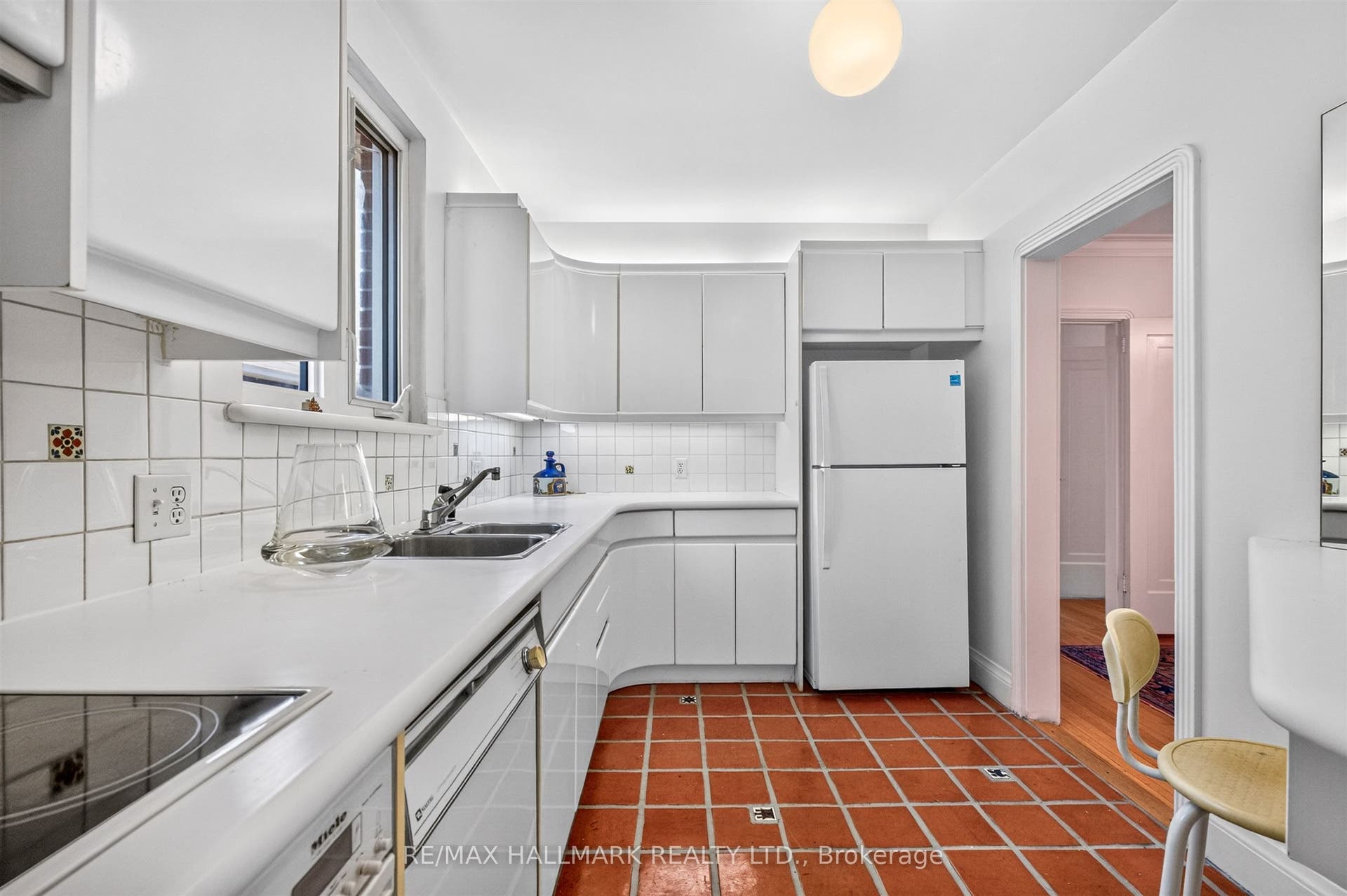 70 Parkview Avenue, Toronto C, Toronto ON M2N 3Y2 70 Parkview Avenue, Toronto C, Toronto ON M2N 3Y2