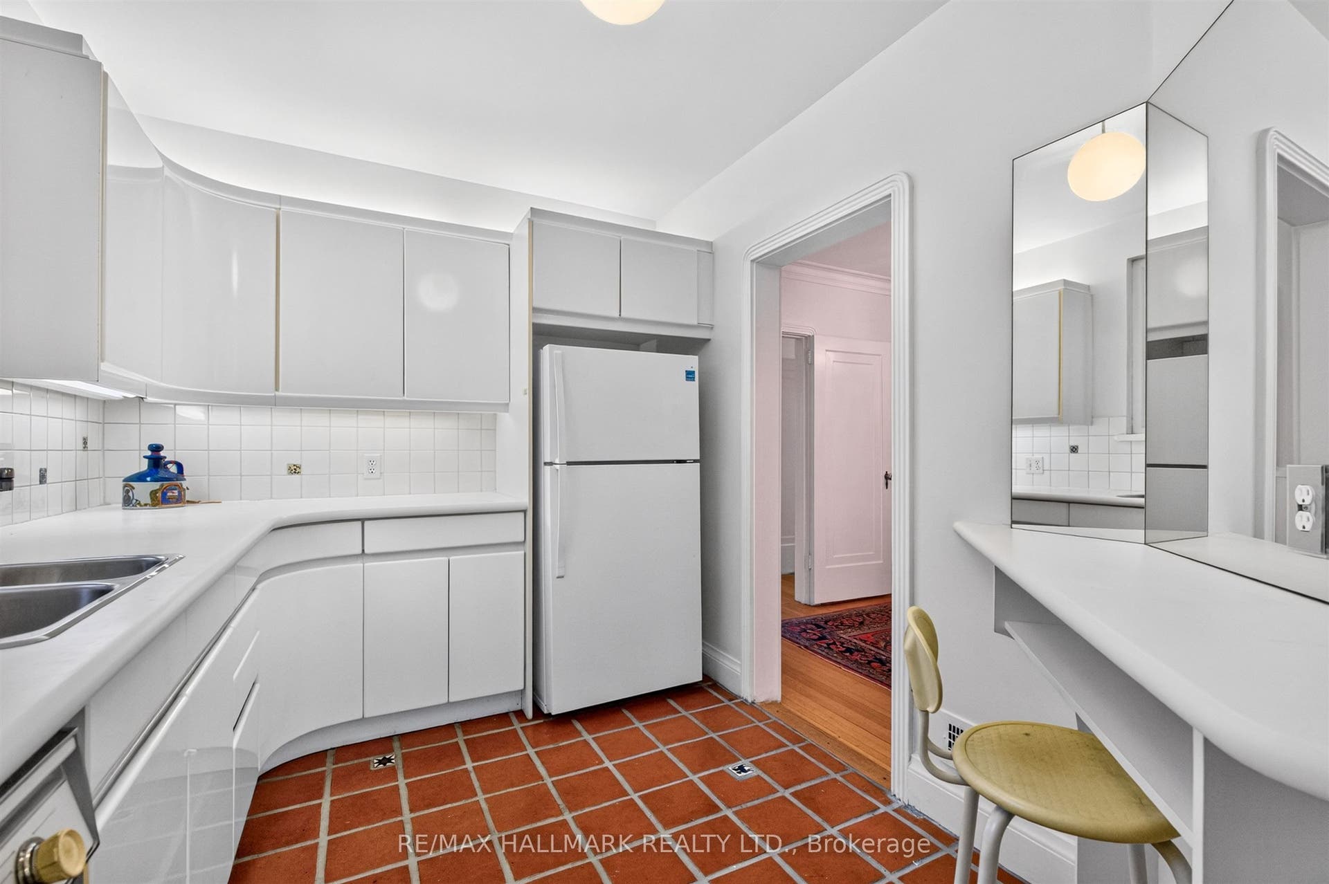 70 Parkview Avenue, Toronto C, Toronto ON M2N 3Y2 70 Parkview Avenue, Toronto C, Toronto ON M2N 3Y2