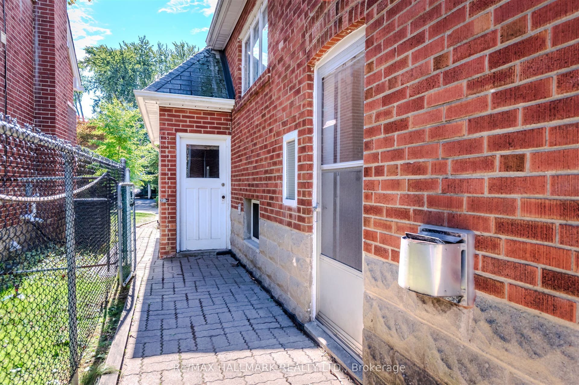 70 Parkview Avenue, Toronto C, Toronto ON M2N 3Y2 70 Parkview Avenue, Toronto C, Toronto ON M2N 3Y2