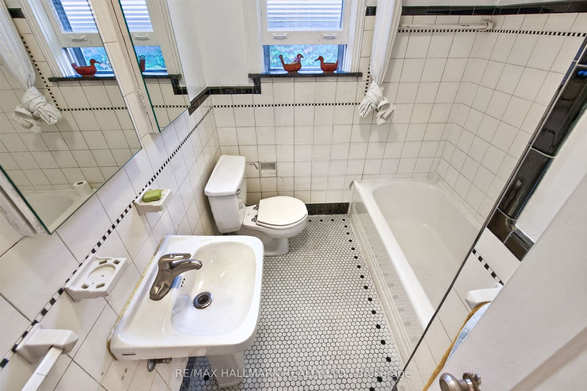 70 Parkview Avenue, Toronto C, Toronto ON M2N 3Y2 70 Parkview Avenue, Toronto C, Toronto ON M2N 3Y2