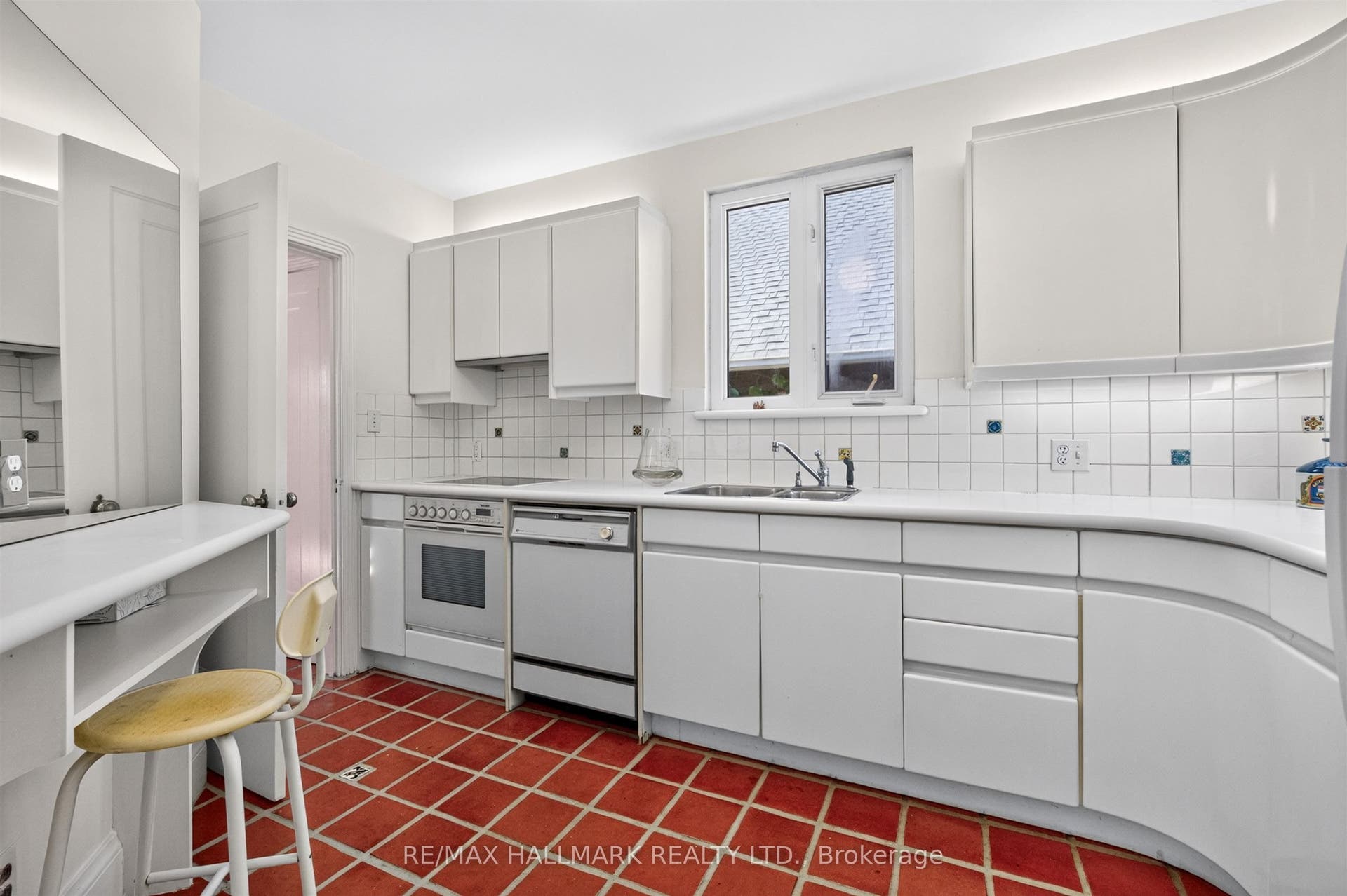 70 Parkview Avenue, Toronto C, Toronto ON M2N 3Y2 70 Parkview Avenue, Toronto C, Toronto ON M2N 3Y2