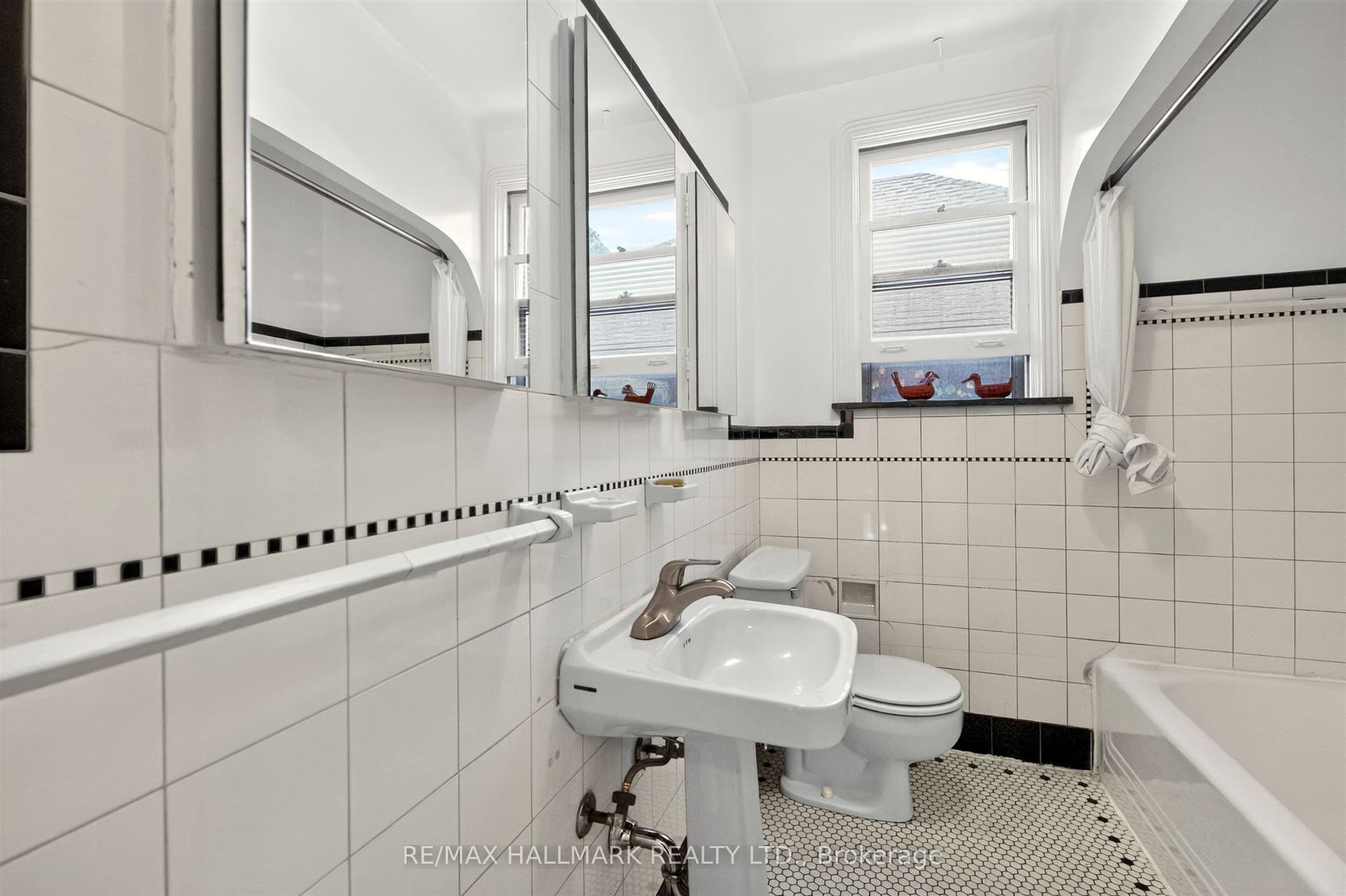 70 Parkview Avenue, Toronto C, Toronto ON M2N 3Y2 70 Parkview Avenue, Toronto C, Toronto ON M2N 3Y2