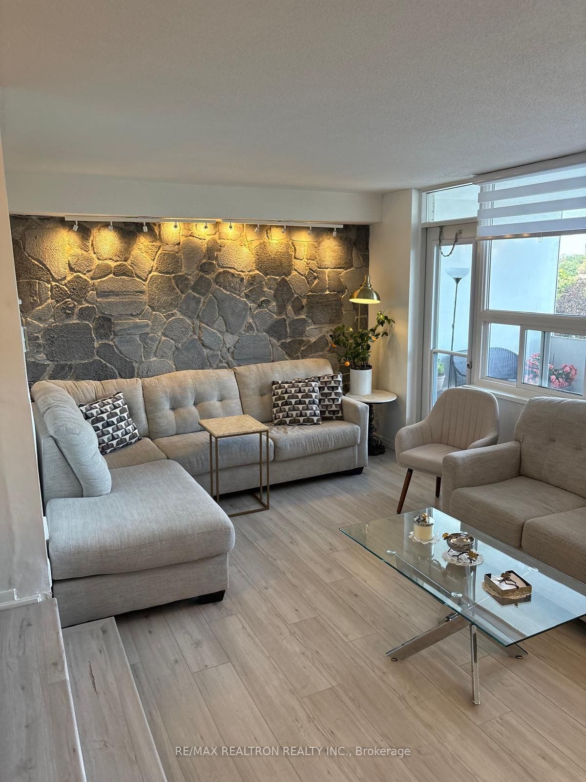 1360 York Mills Road, #408, Toronto C, Toronto ON M3A 2A2