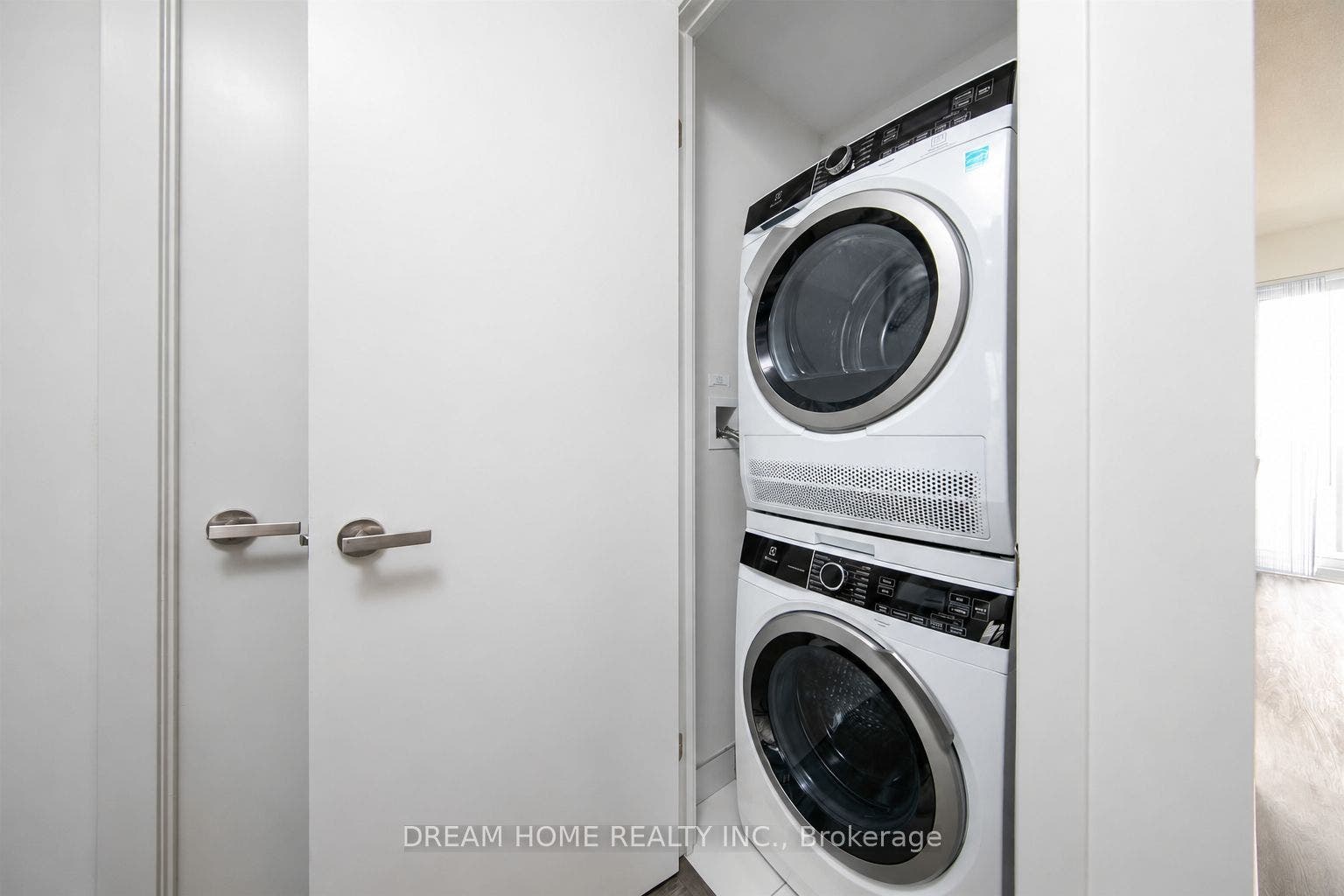 55 Cooper Street, #6006, Toronto C, Toronto ON M5E 0G1