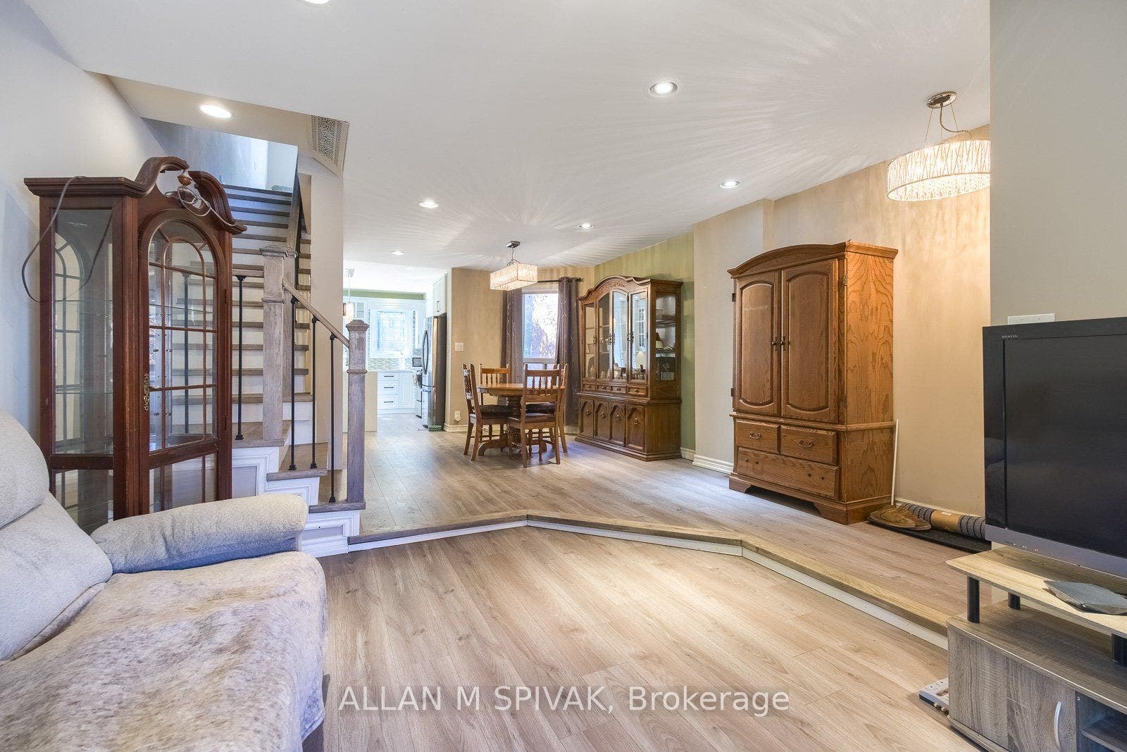 442 Crawford Street, Toronto C, Toronto ON M6G 3J6