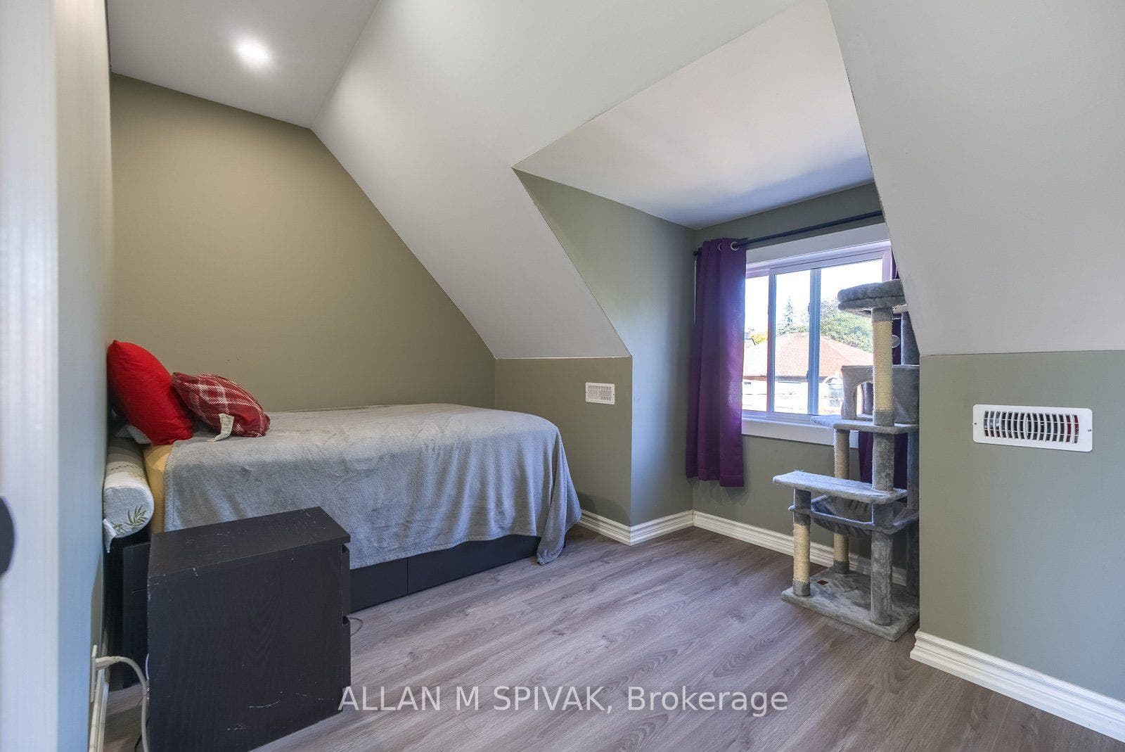442 Crawford Street, Toronto C, Toronto ON M6G 3J6
