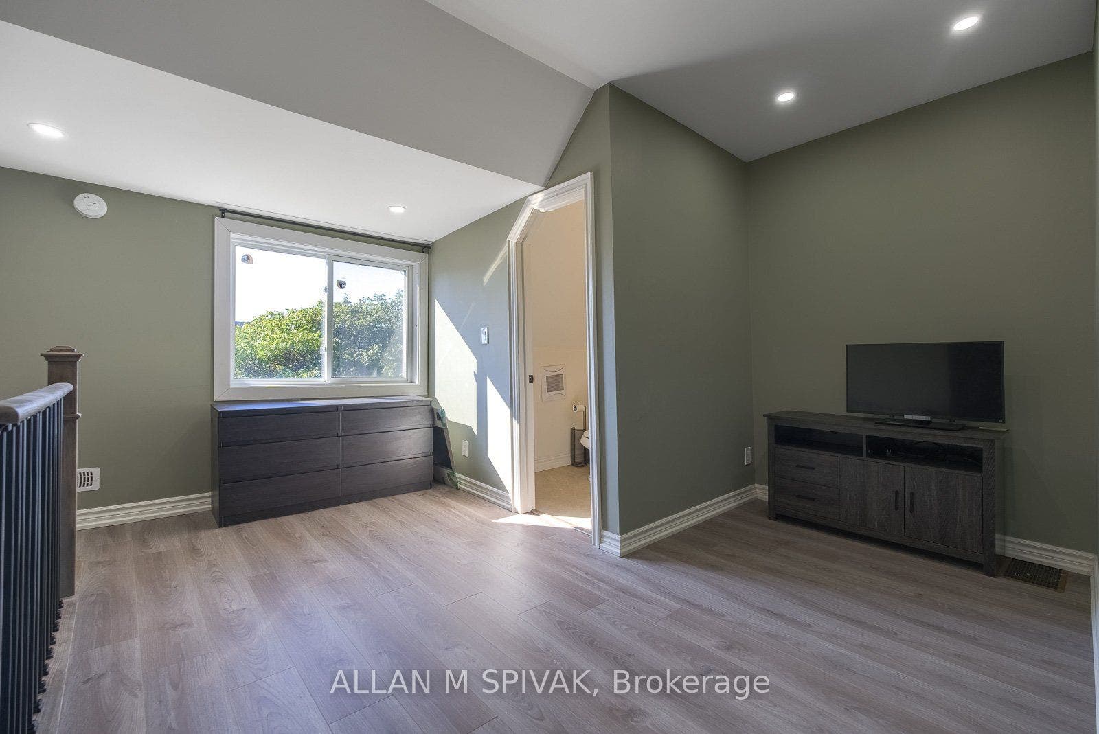 442 Crawford Street, Toronto C, Toronto ON M6G 3J6