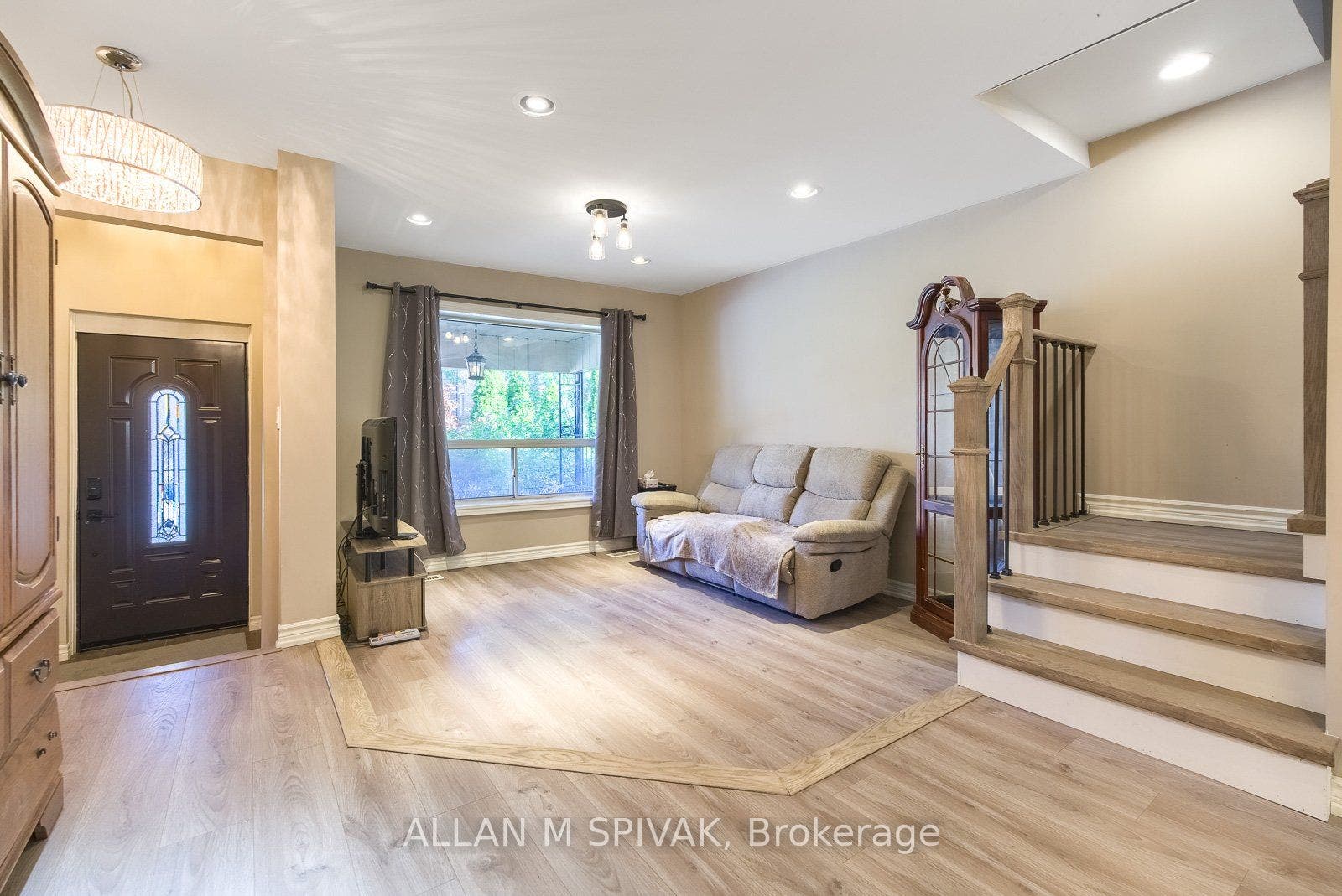 442 Crawford Street, Toronto C, Toronto ON M6G 3J6