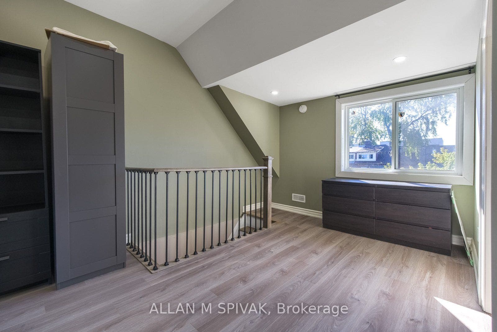 442 Crawford Street, Toronto C, Toronto ON M6G 3J6