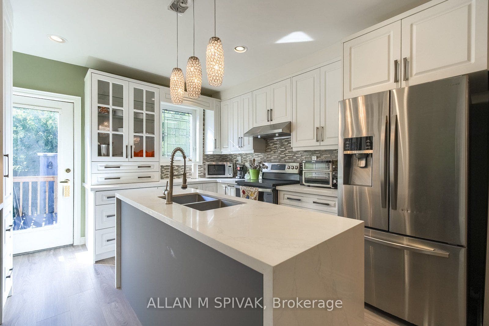 442 Crawford Street, Toronto C, Toronto ON M6G 3J6