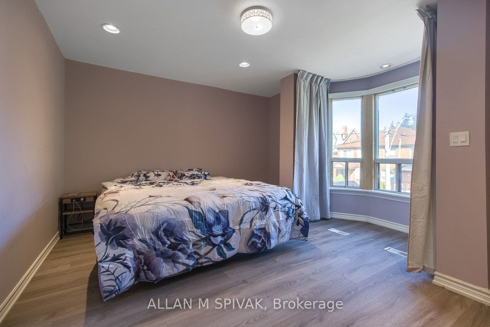 442 Crawford Street, Toronto C, Toronto ON M6G 3J6