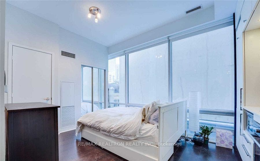15 Grenville Street, #404, Toronto C01, Toronto C, Toronto ON M4Y 0B9