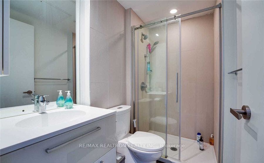 15 Grenville Street, #404, Toronto C01, Toronto C, Toronto ON M4Y 0B9