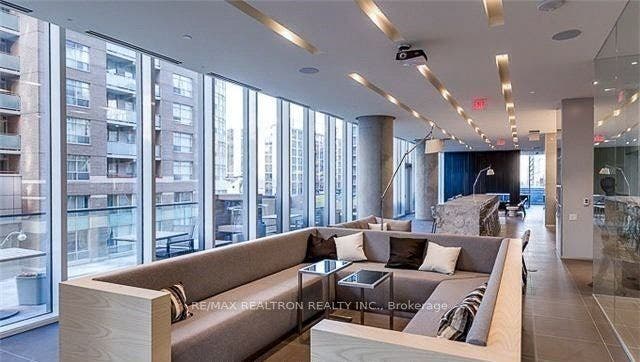 15 Grenville Street, #404, Toronto C01, Toronto C, Toronto ON M4Y 0B9