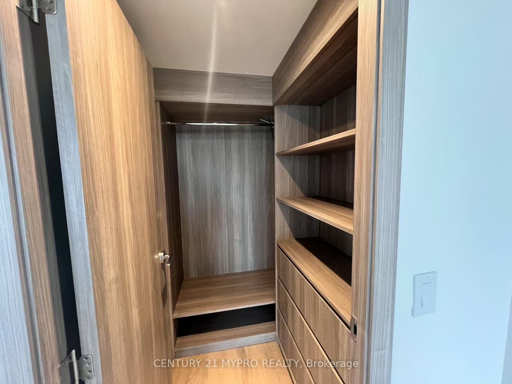 38 Widmer Street, #4202, Toronto C, Toronto ON M5V 0P7