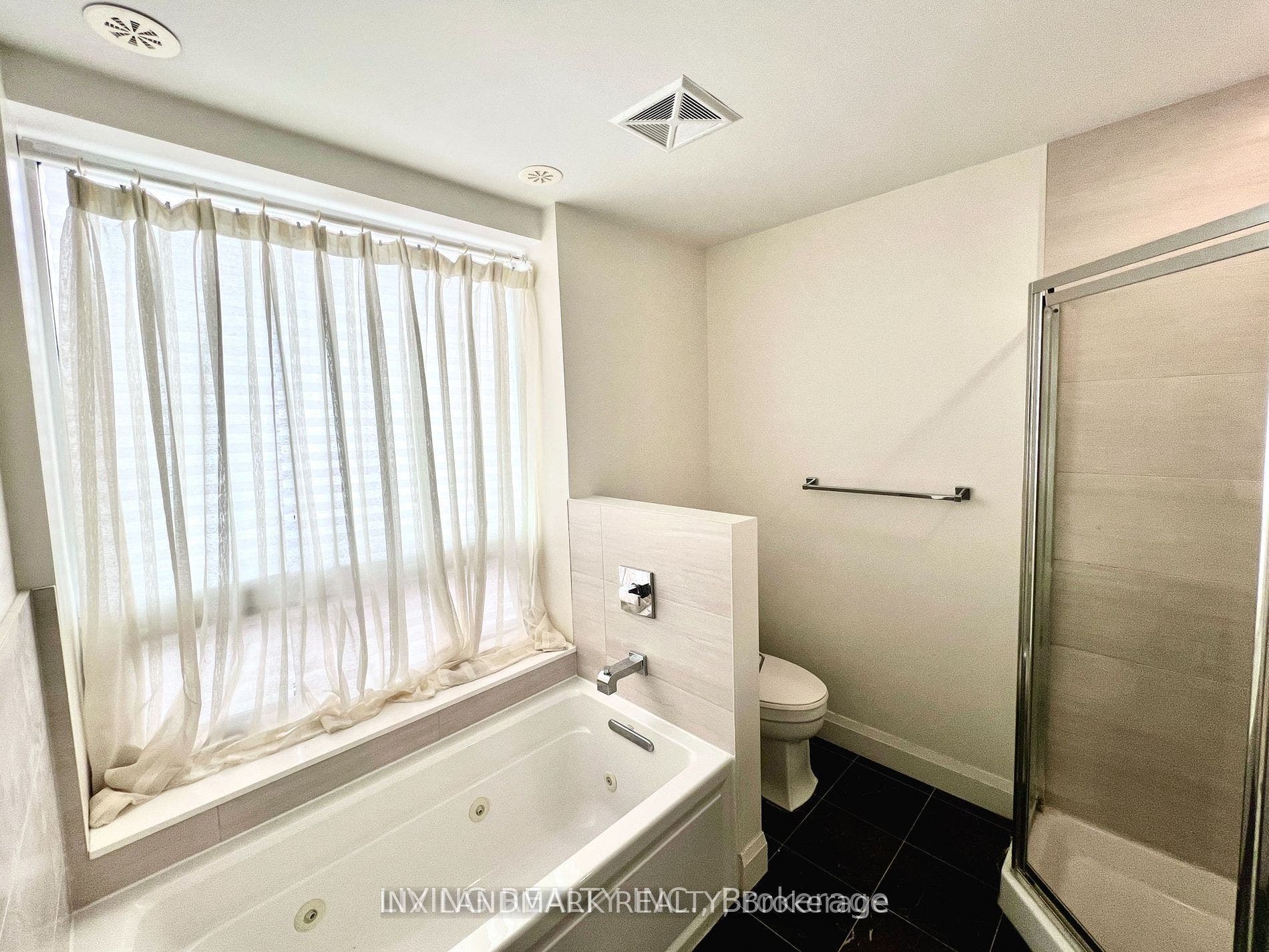 27 Horsham Avenue, Toronto C, Toronto ON M2N 1Z8