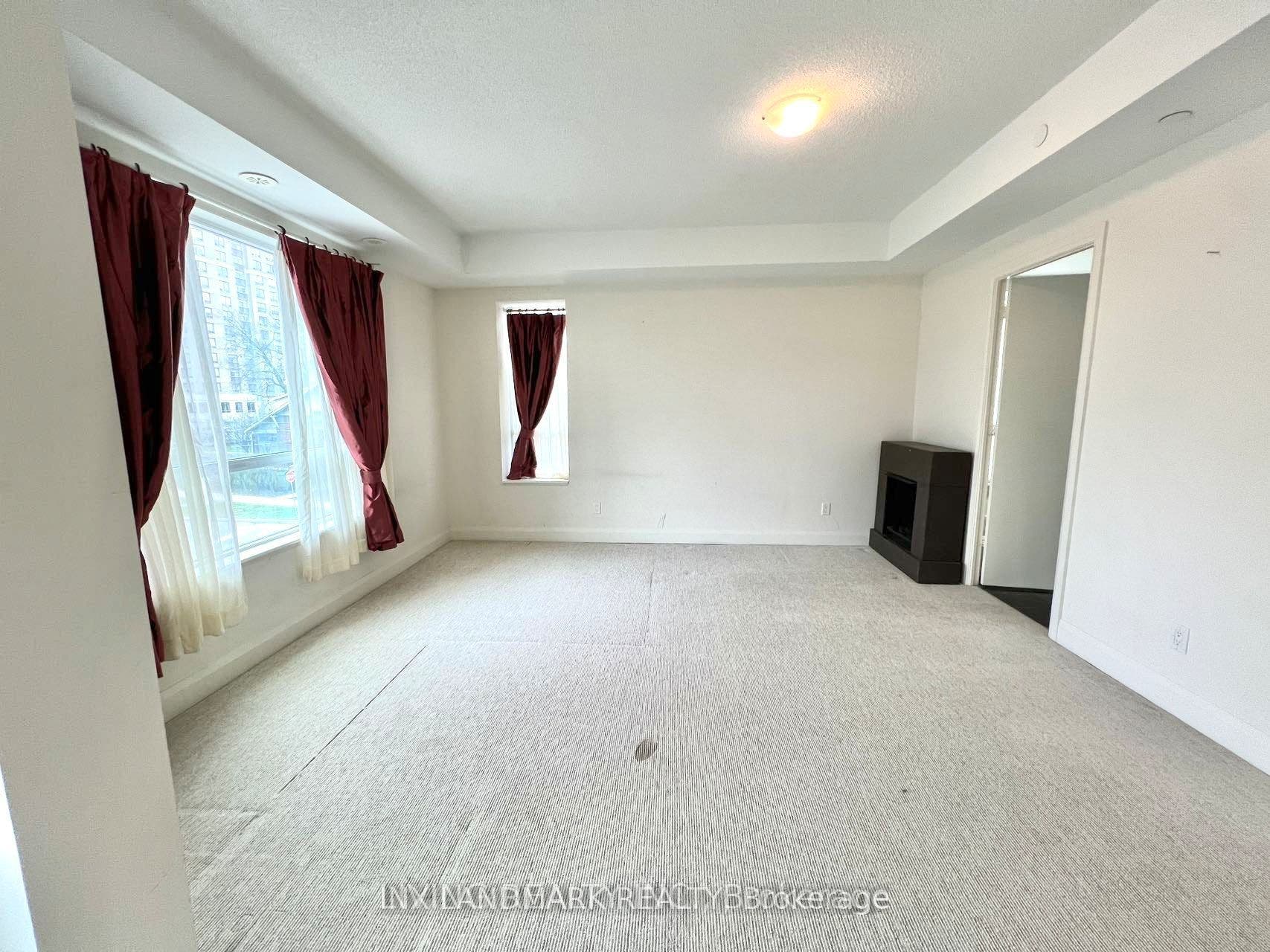 27 Horsham Avenue, Toronto C, Toronto ON M2N 1Z8