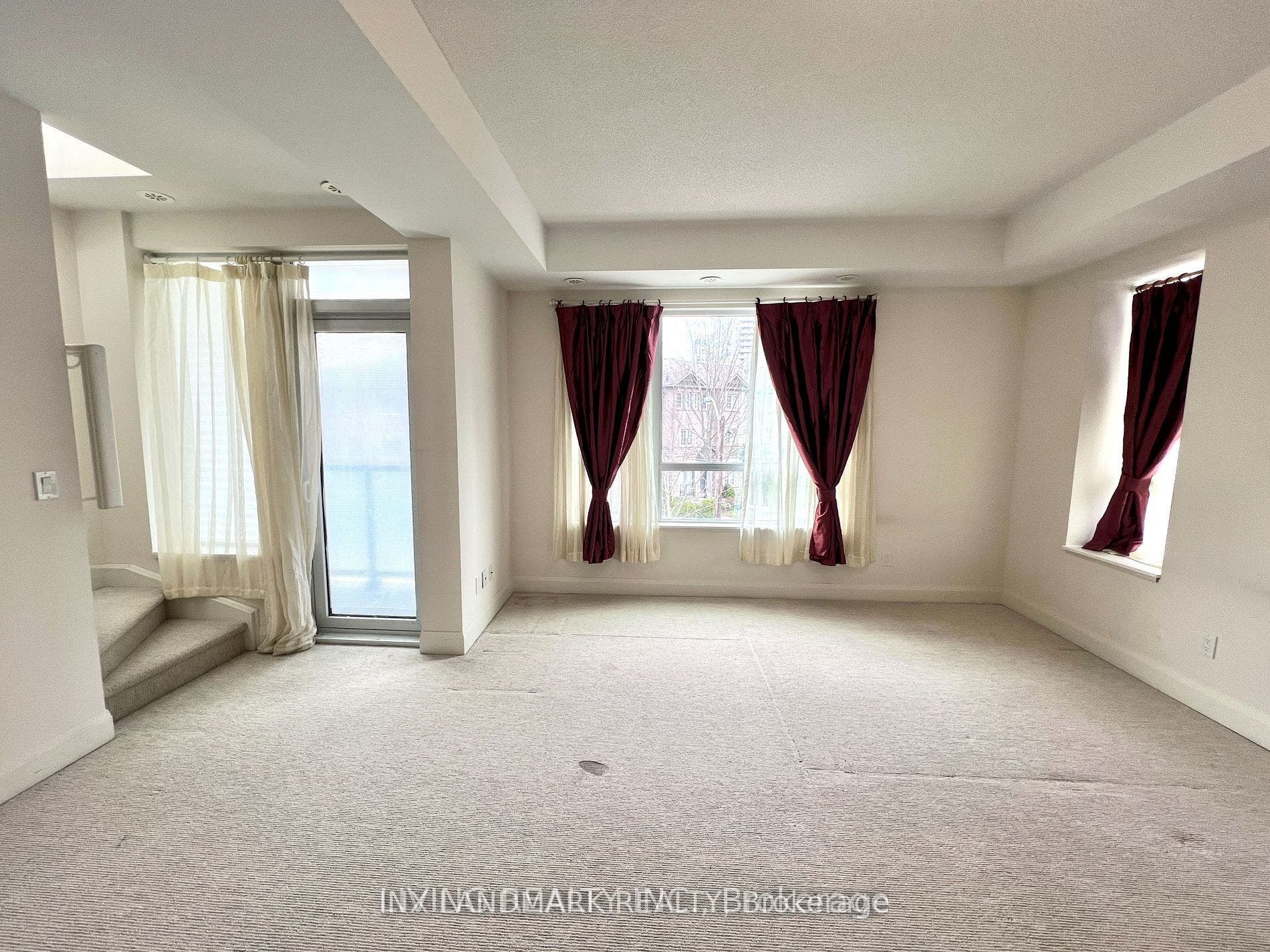 27 Horsham Avenue, Toronto C, Toronto ON M2N 1Z8