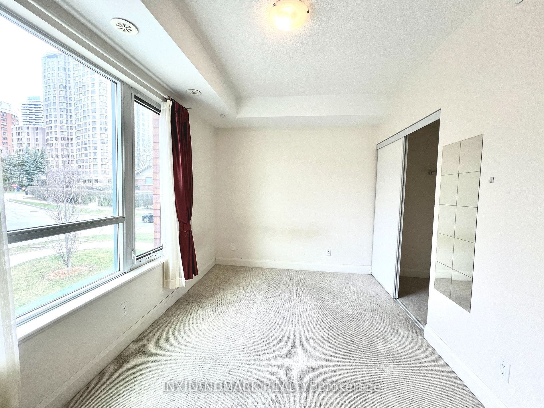 27 Horsham Avenue, Toronto C, Toronto ON M2N 1Z8
