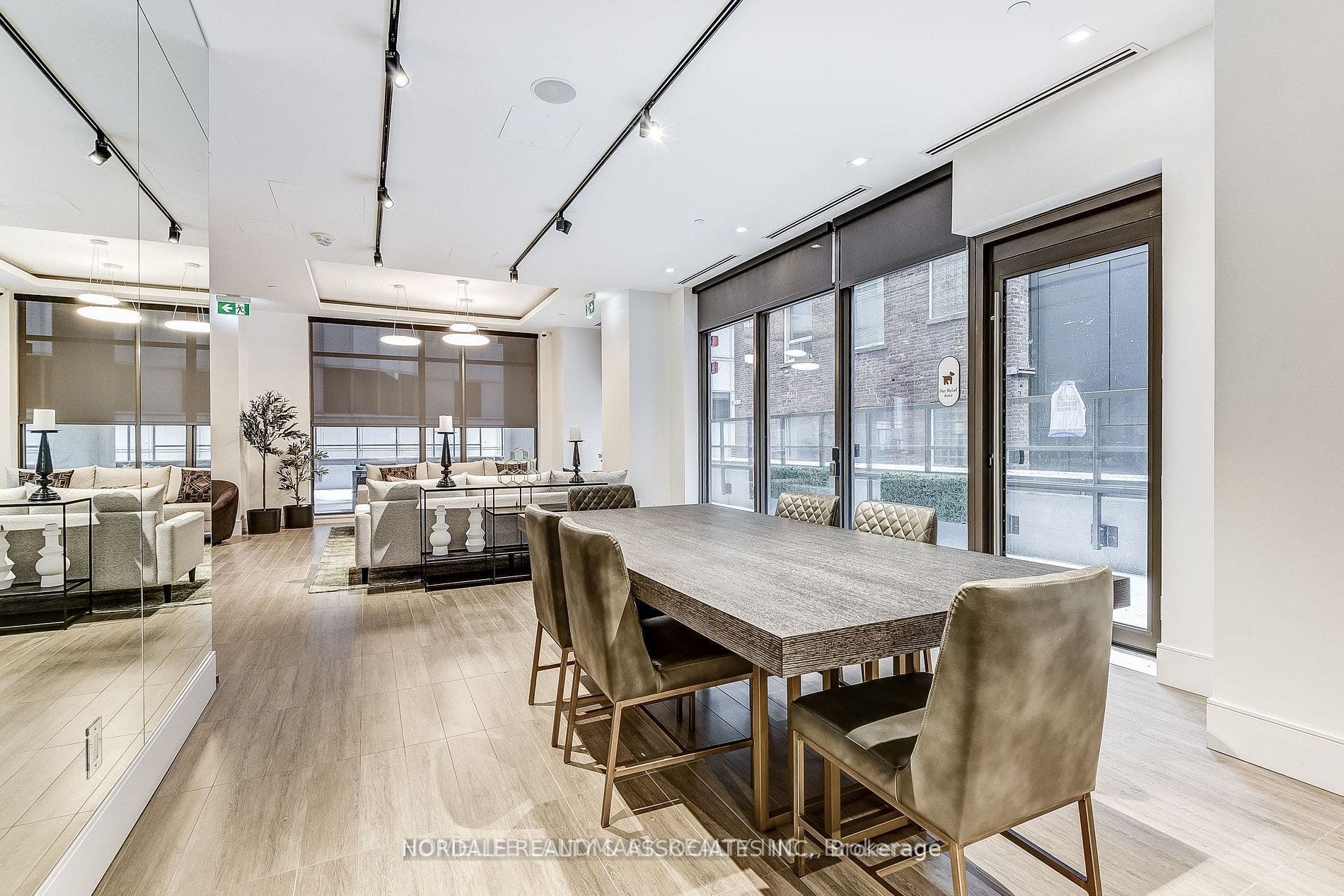 28 Widmer Street, #4921, Toronto C, Toronto ON M5V 0T2