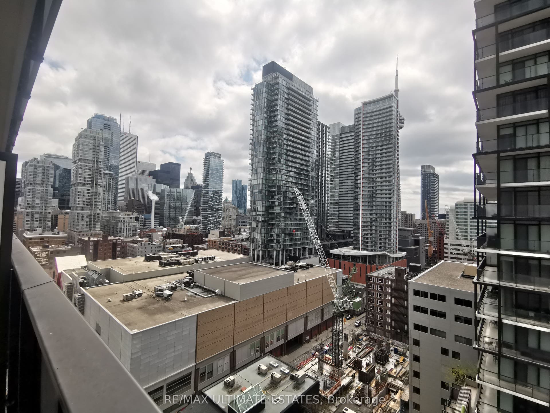 330 Richmond Street W, #1902, Toronto C01, Toronto C, Toronto ON M5V 1X2