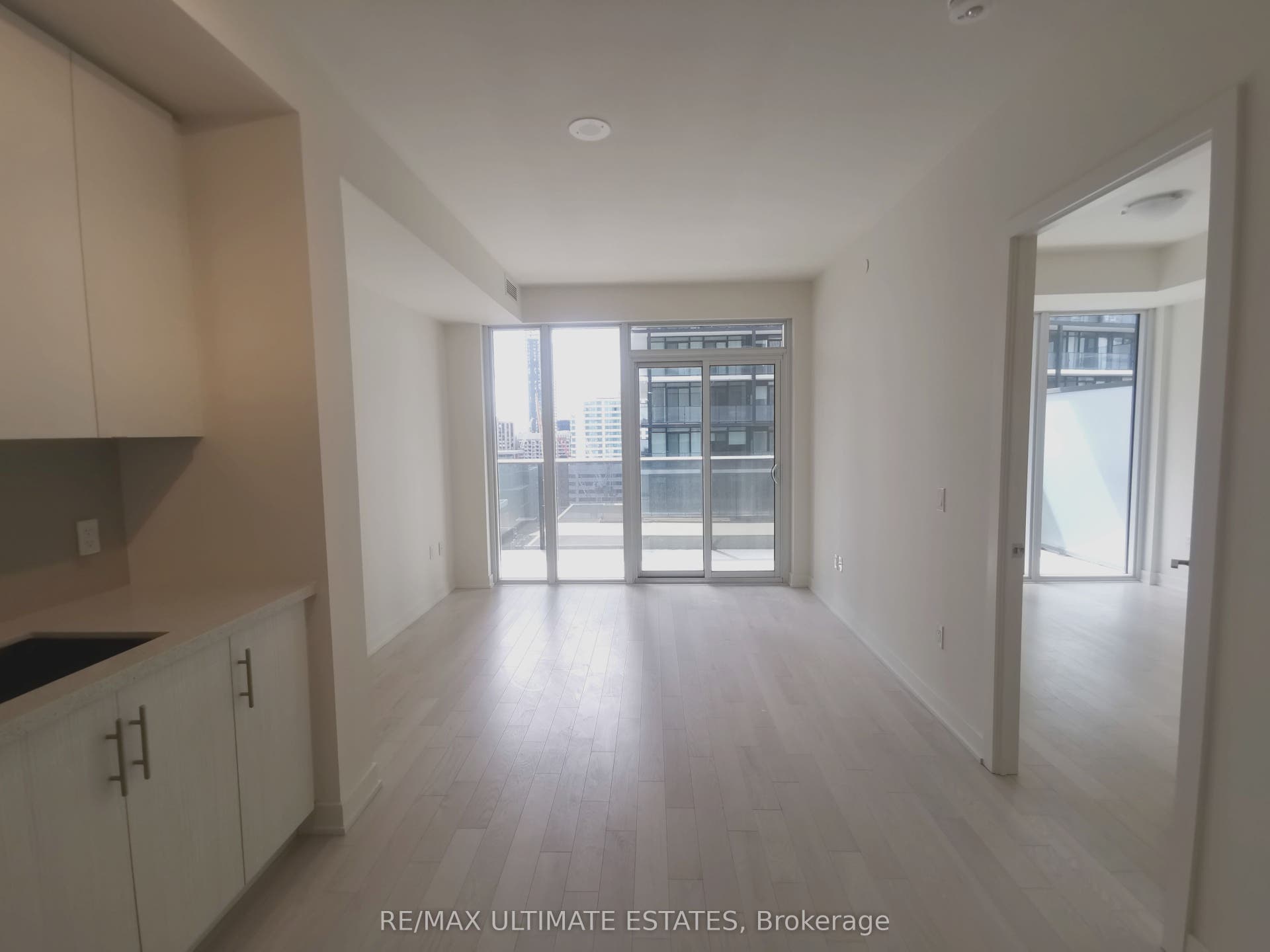 330 Richmond Street W, #1902, Toronto C01, Toronto C, Toronto ON M5V 1X2