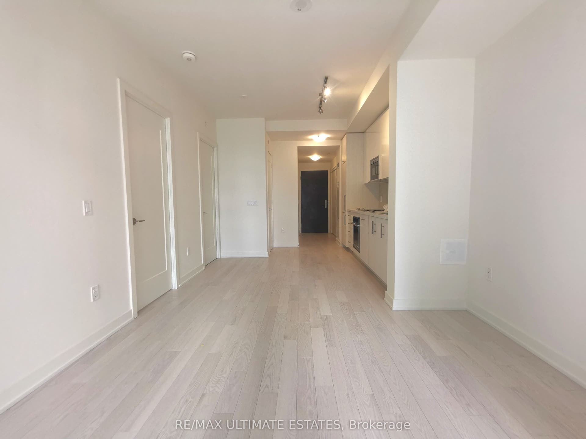 330 Richmond Street W, #1902, Toronto C01, Toronto C, Toronto ON M5V 1X2